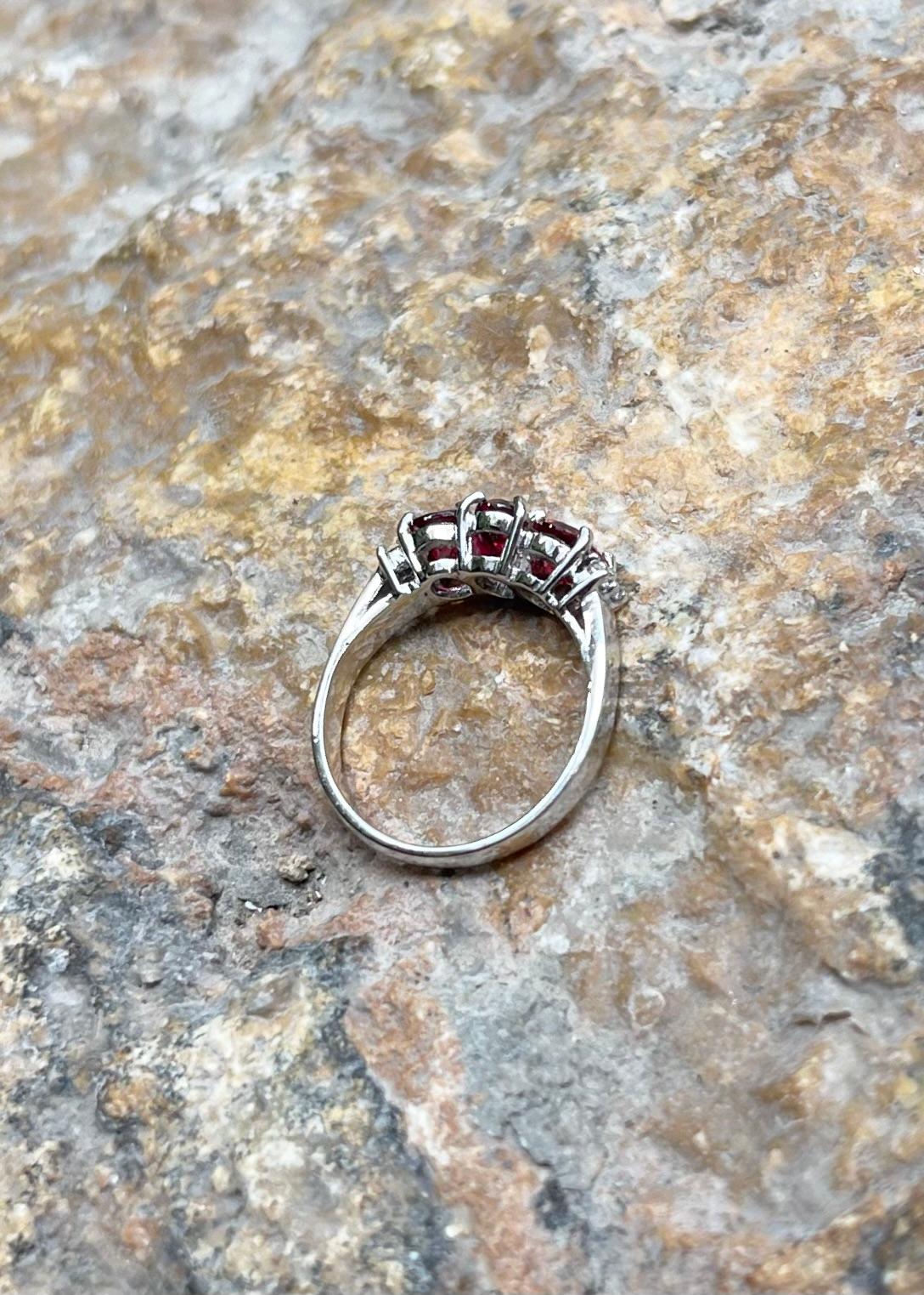 Spinell mit Diamantring in 18K Weißgoldfassung im Angebot 6