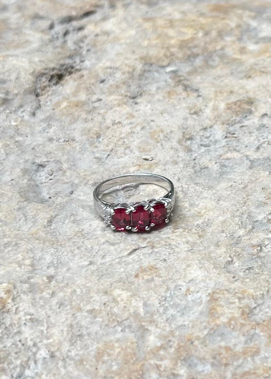 Spinell mit Diamantring in 18K Weißgoldfassung im Angebot 7