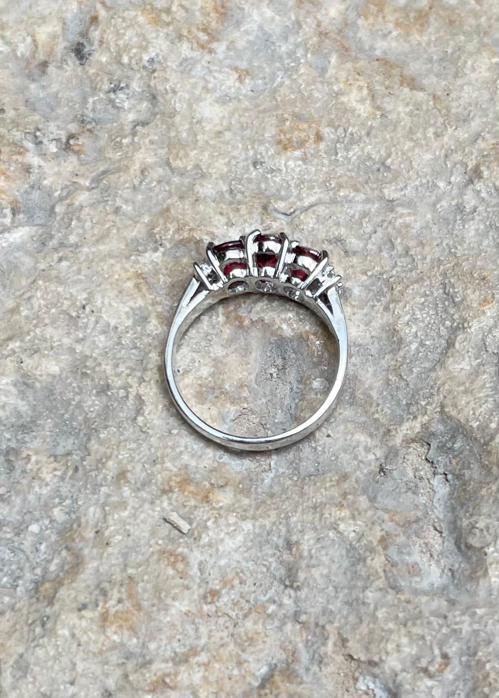 Spinell mit Diamantring in 18K Weißgoldfassung im Angebot 8