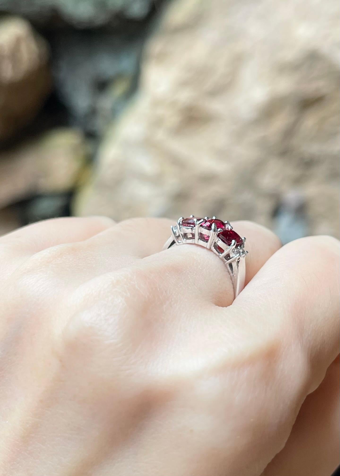 Spinell mit Diamantring in 18K Weißgoldfassung Damen im Angebot