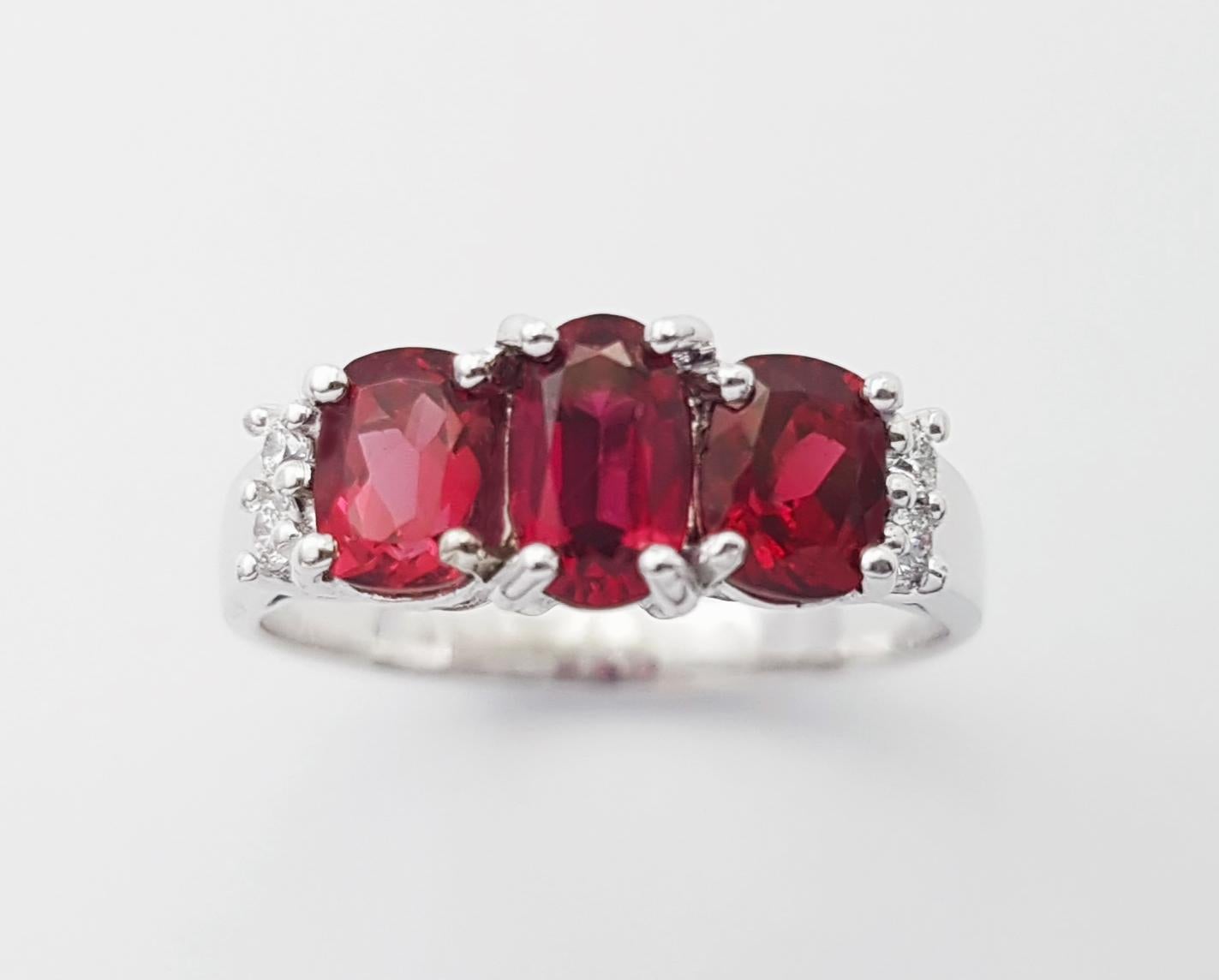 Spinell mit Diamantring in 18K Weißgoldfassung im Angebot 3