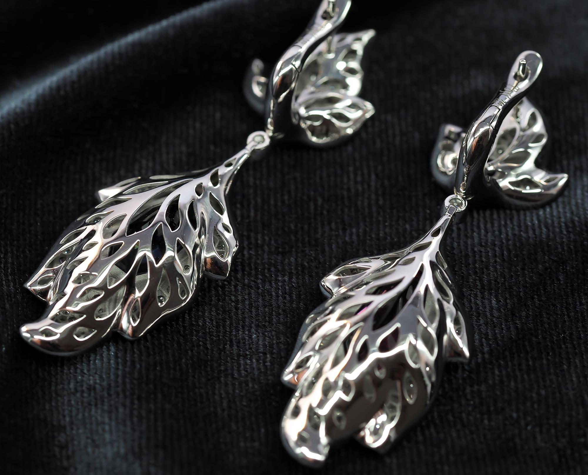Pendientes Espinelas, Conjunto Pendientes Oro Blanco 18k Azul y Rosa y Diamantes en Nuevo estado para la venta en Bangkok, TH