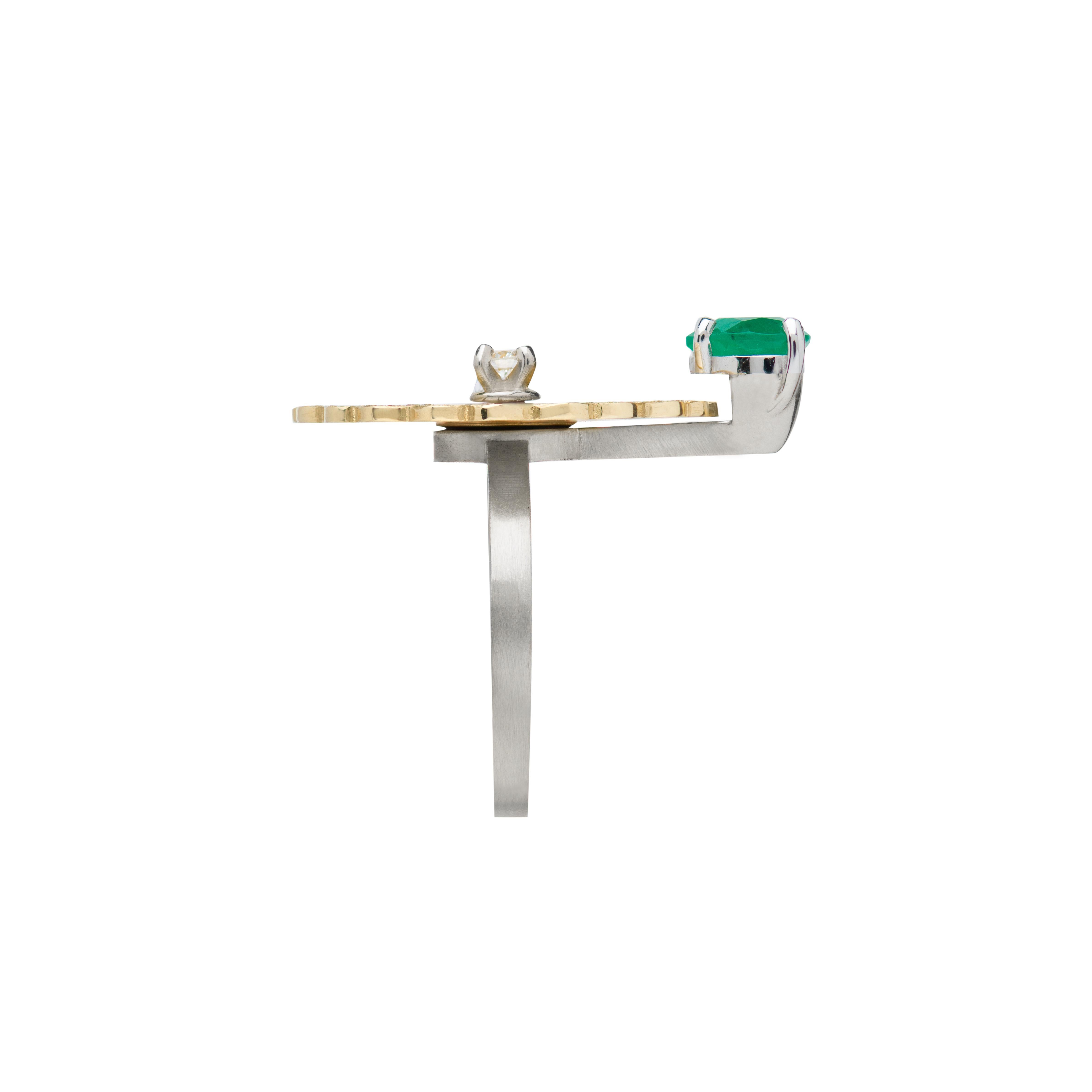 Artisan Mozafarian Spinning Marguerite Ring with Emerald Heart For Sale