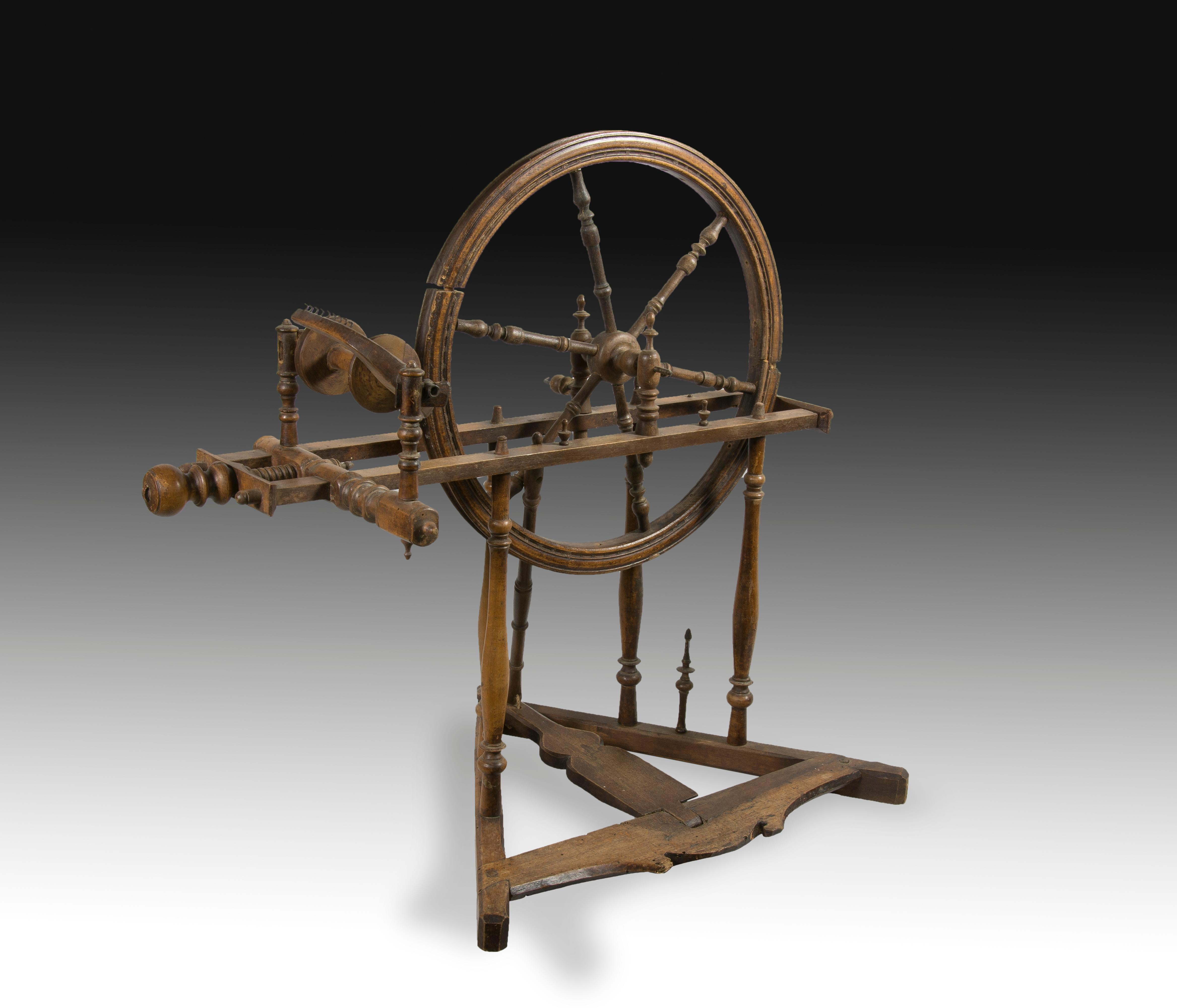 Neoclassical Spinning Wheel, Walnut Wood, 19th Century For Sale