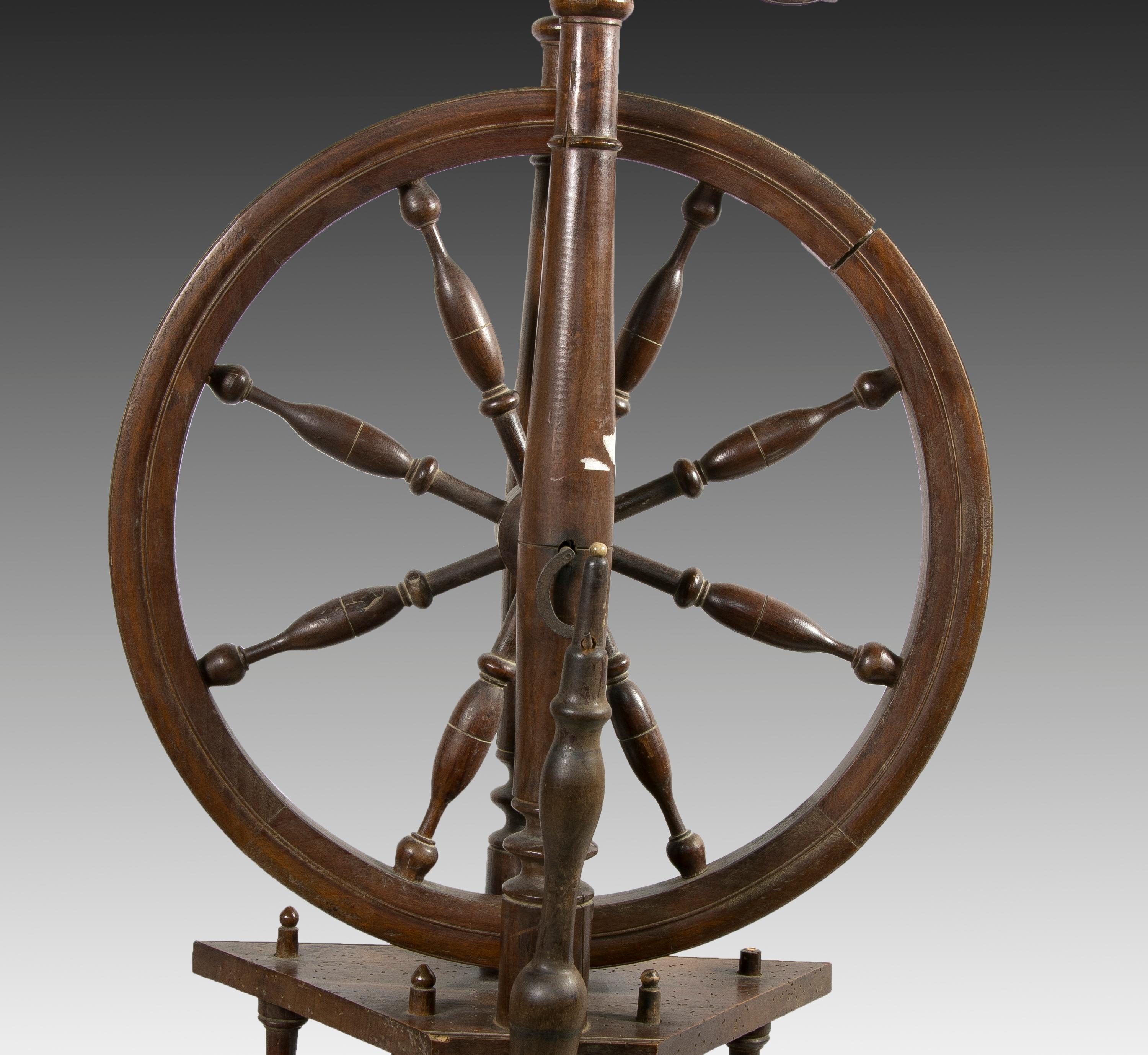 Neoclassical Spinning Wheel, Walnut Wood, 19th Century For Sale