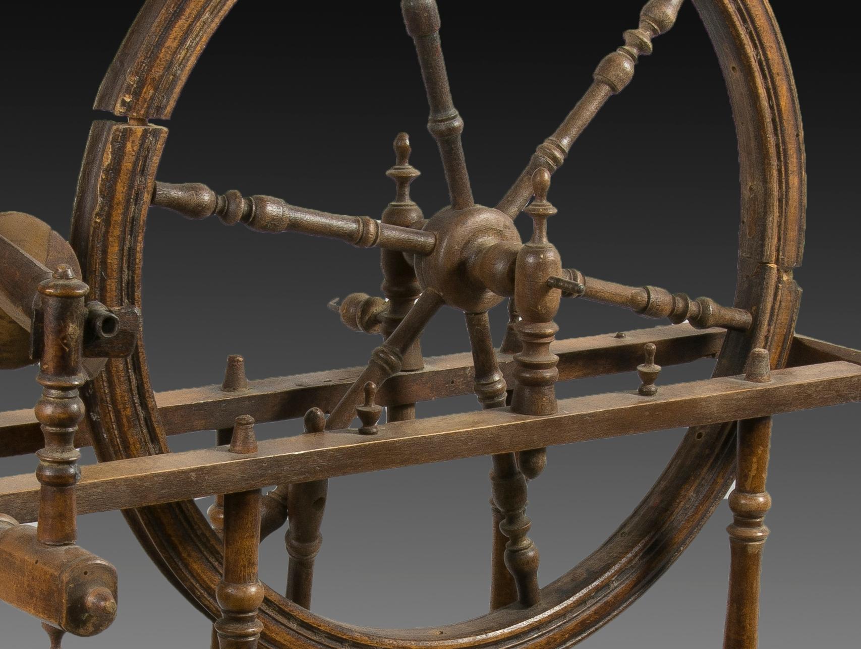 Spinning Wheel, Walnut Wood, 19th Century For Sale 2