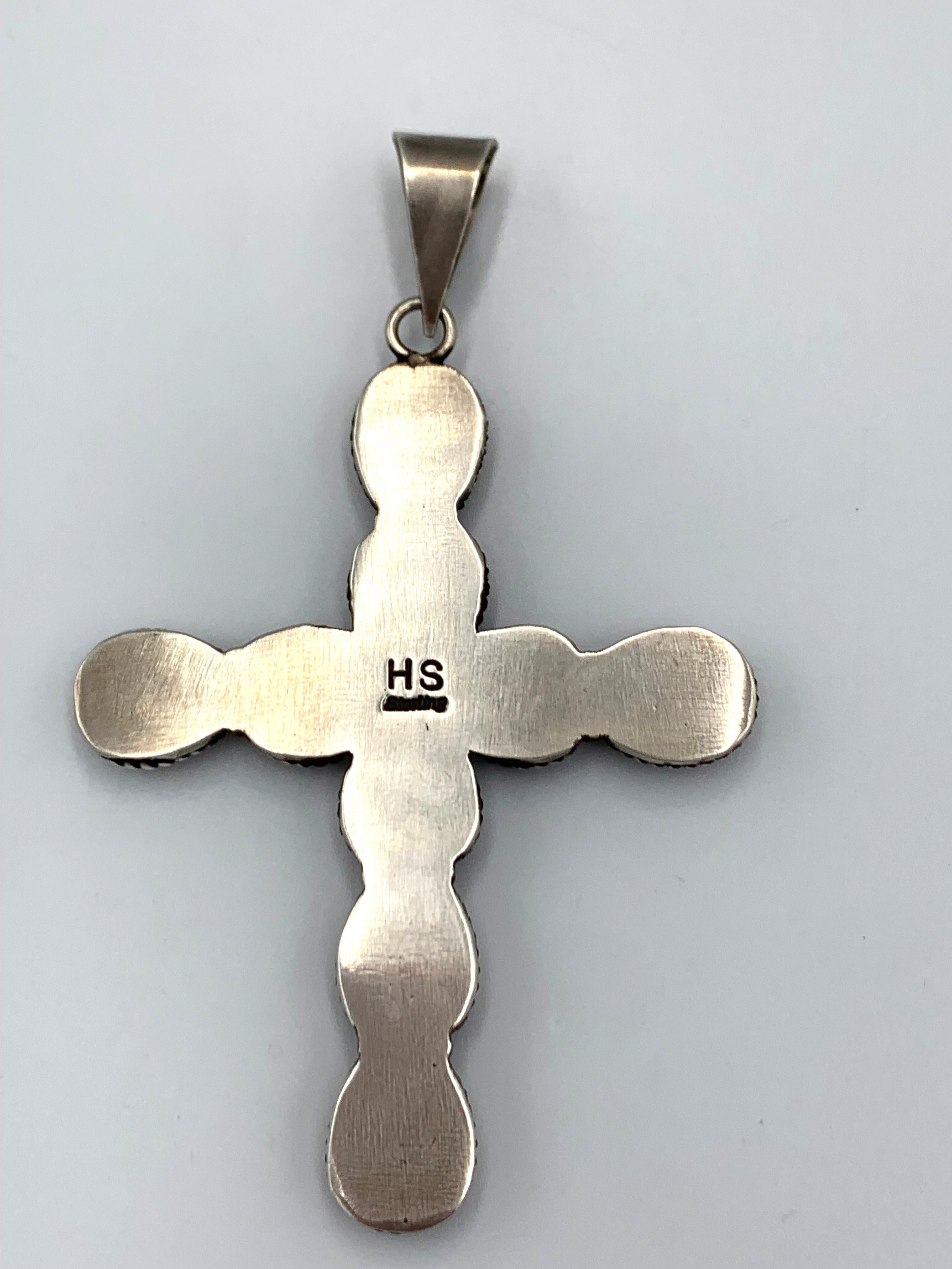 Ciondolo a forma di croce in argento con ostrica spinosa di Herman Smith in vendita 2