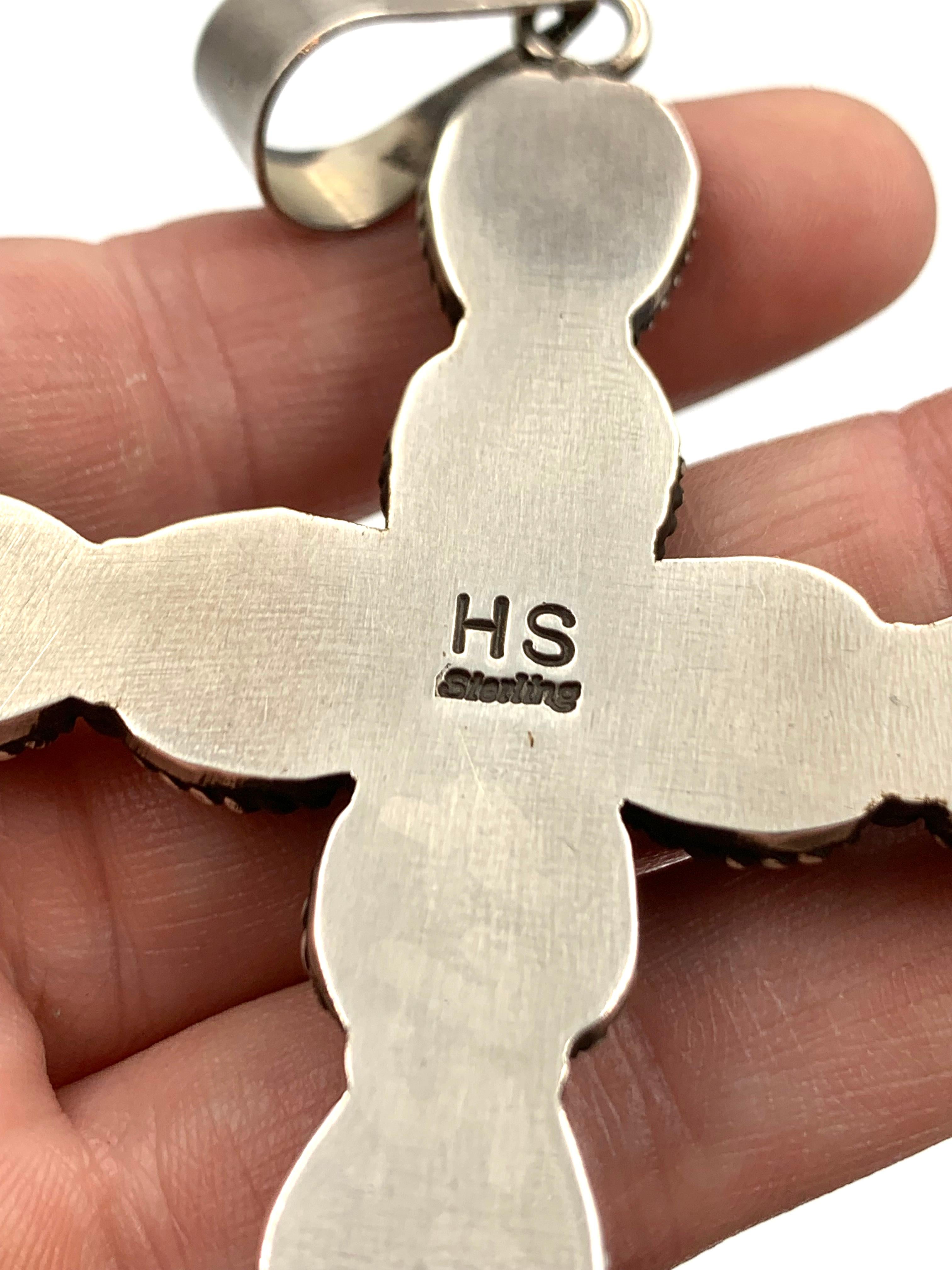 Ciondolo a forma di croce in argento con ostrica spinosa di Herman Smith in vendita 3