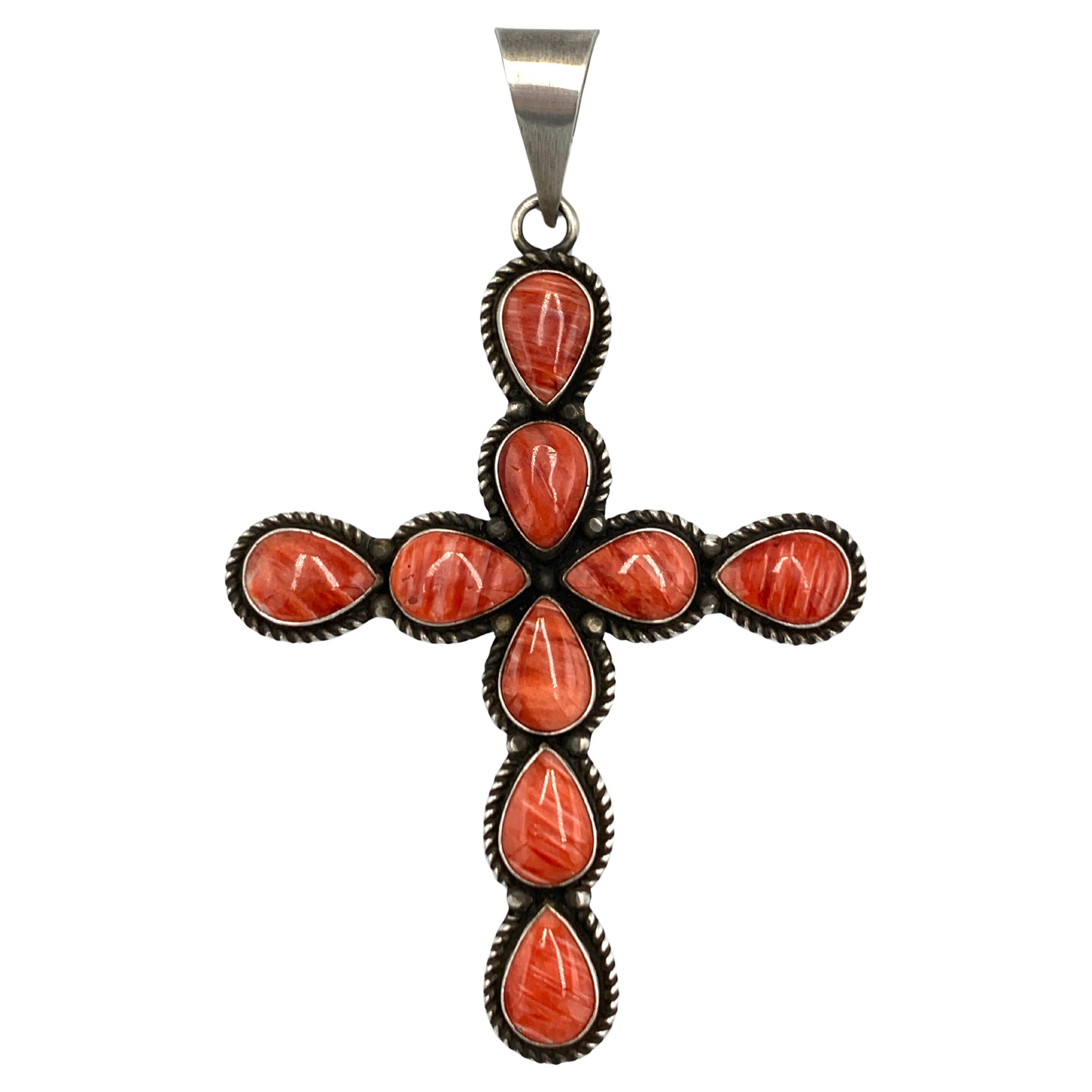 Pendentif croix en argent de l'huître épineuse par Herman Smith