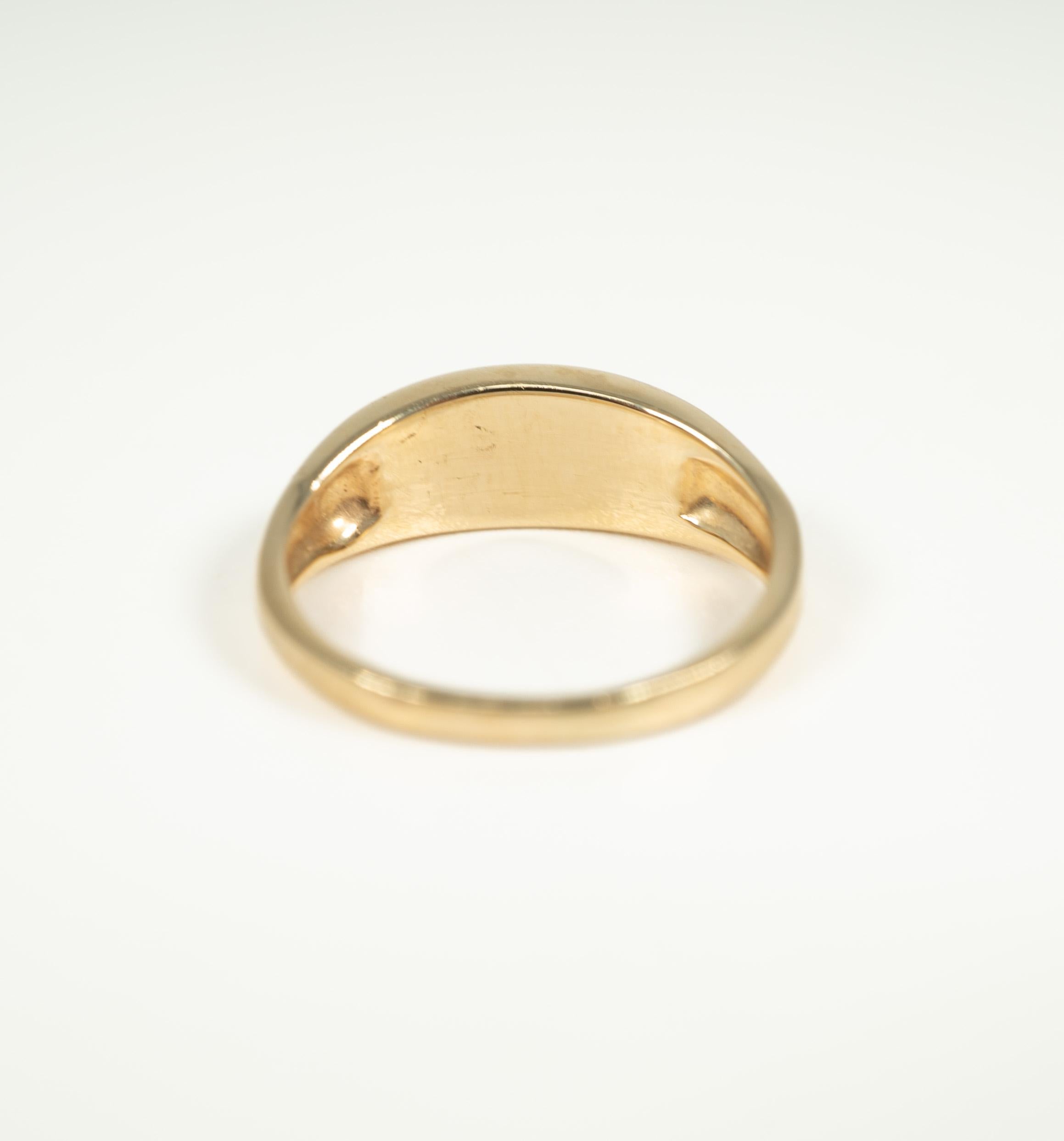 Spiny Oyster Yellow Gold Ring by Kabana In Good Condition For Sale In Dallas, TX