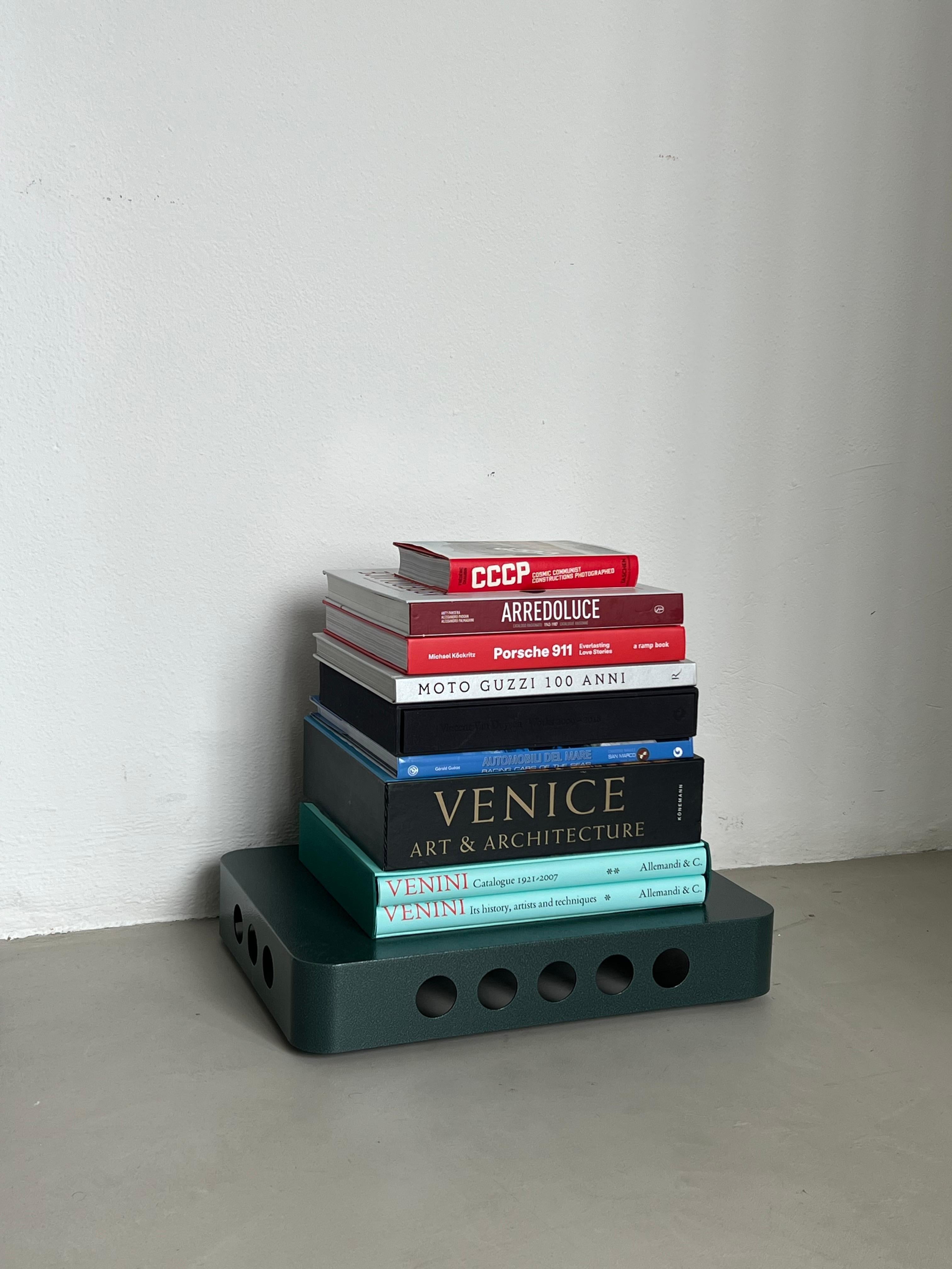 Roller Bookshelf - Spinzi Meccano - Mobile Book Tray

At Spinzi we love books and magazines, our source of inspiration. We also like to play around with the furniture of our loft, creating different atmospheres and corners according to the mood of