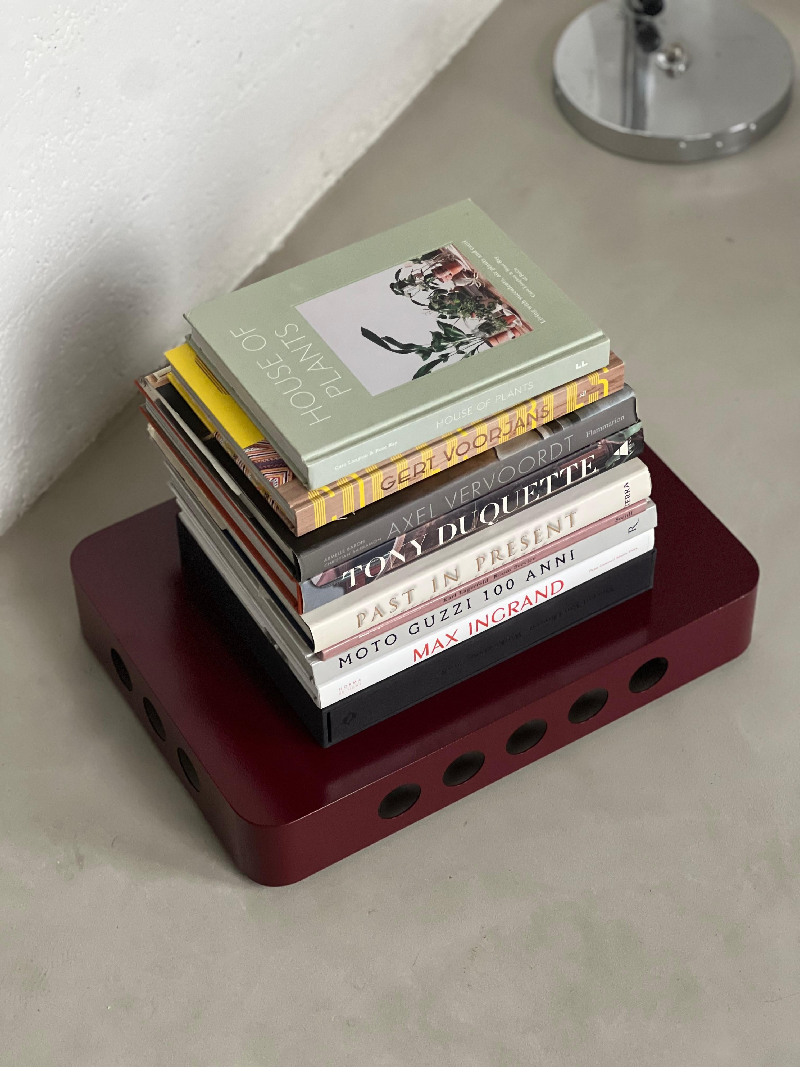 Spinzi Bookboard on wheels , contemporary and minimal Portable purple Book Shelf For Sale 12