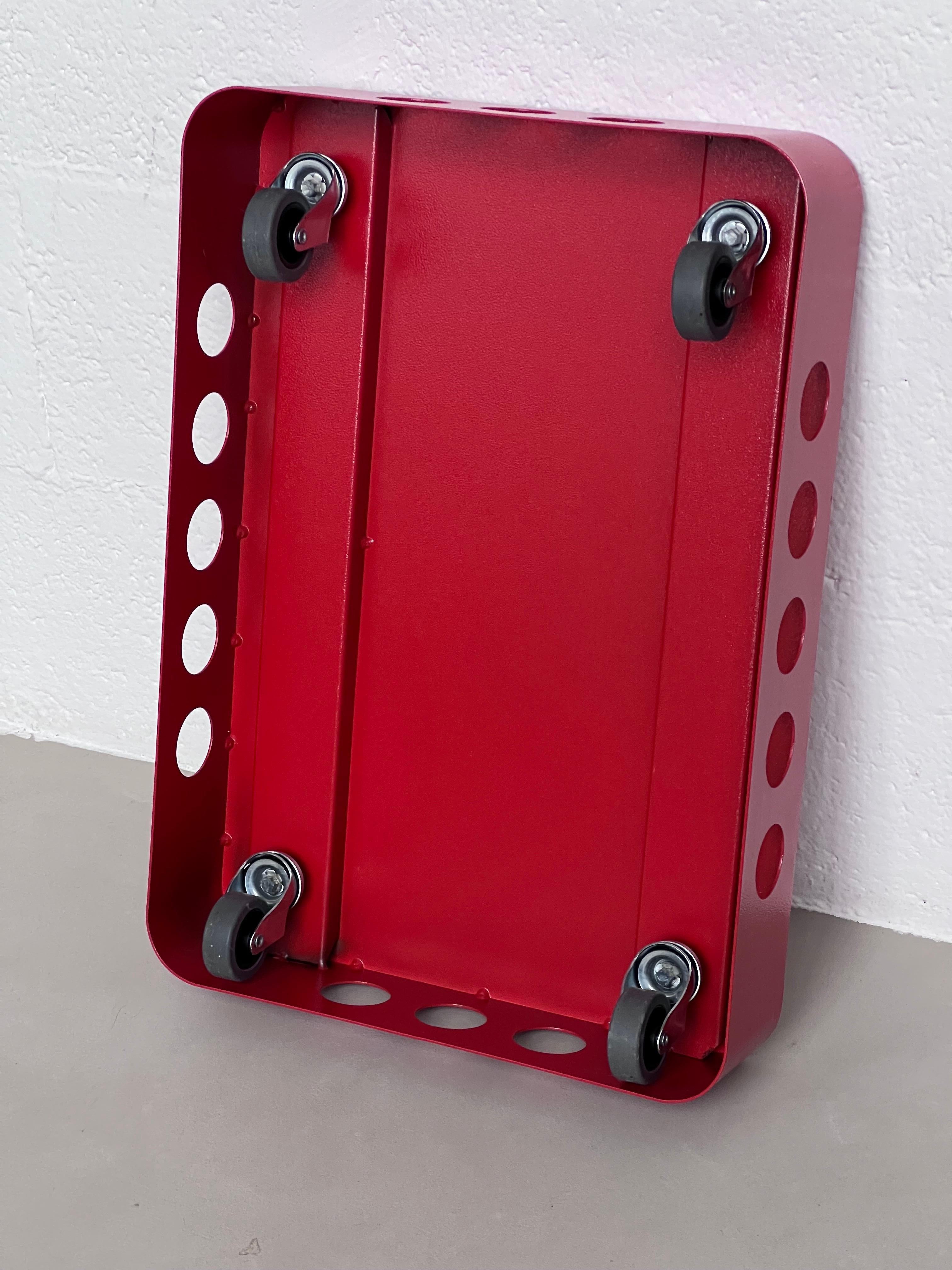 italien Spinzi Bookboard on wheels , contemporain et minimal Tyffany Blue Book Shelf en vente