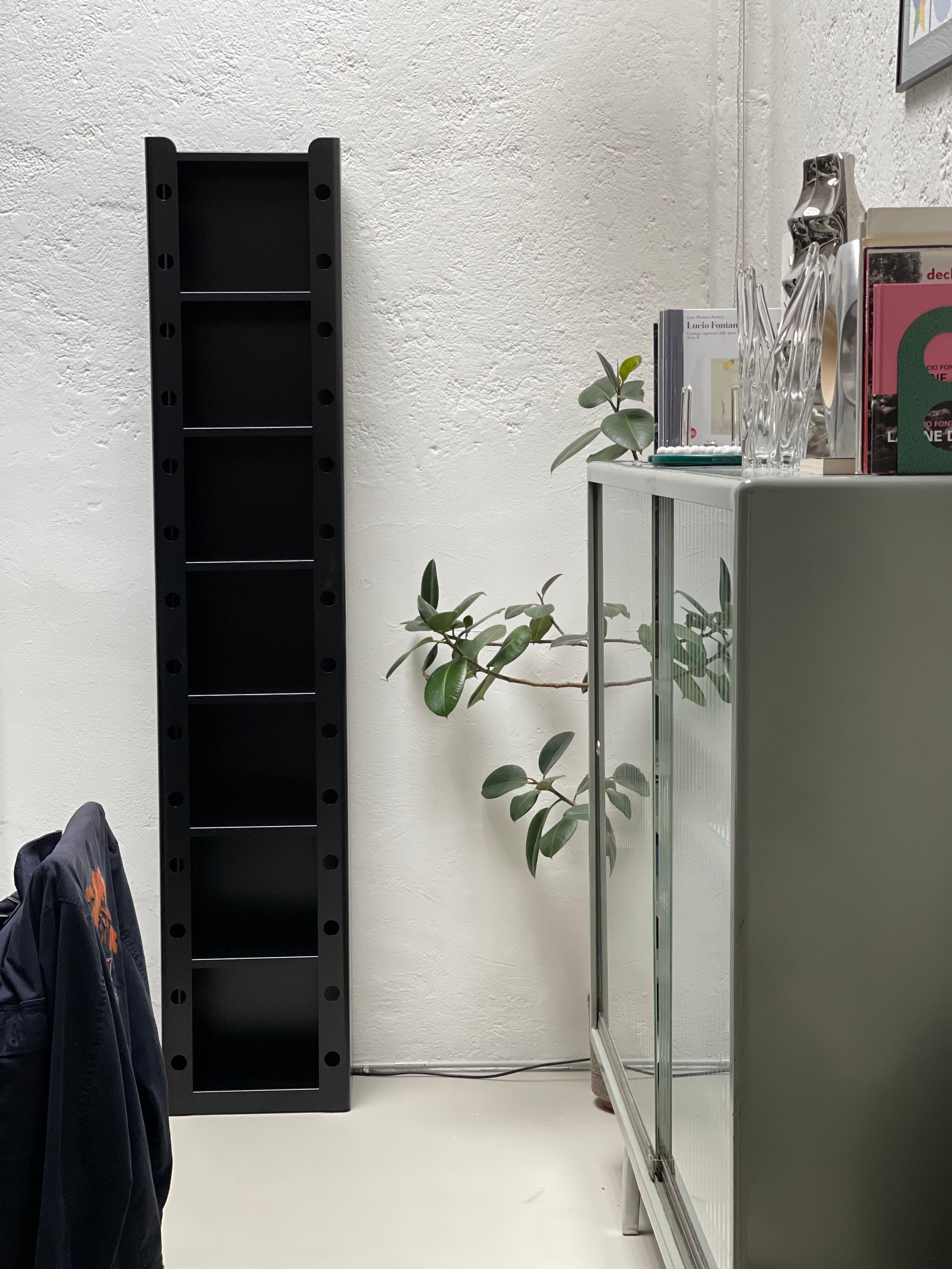 Spinzi Meccano Bookcase, Muebles Contemporáneos de Metal Industrial del Siglo XXI en venta 2