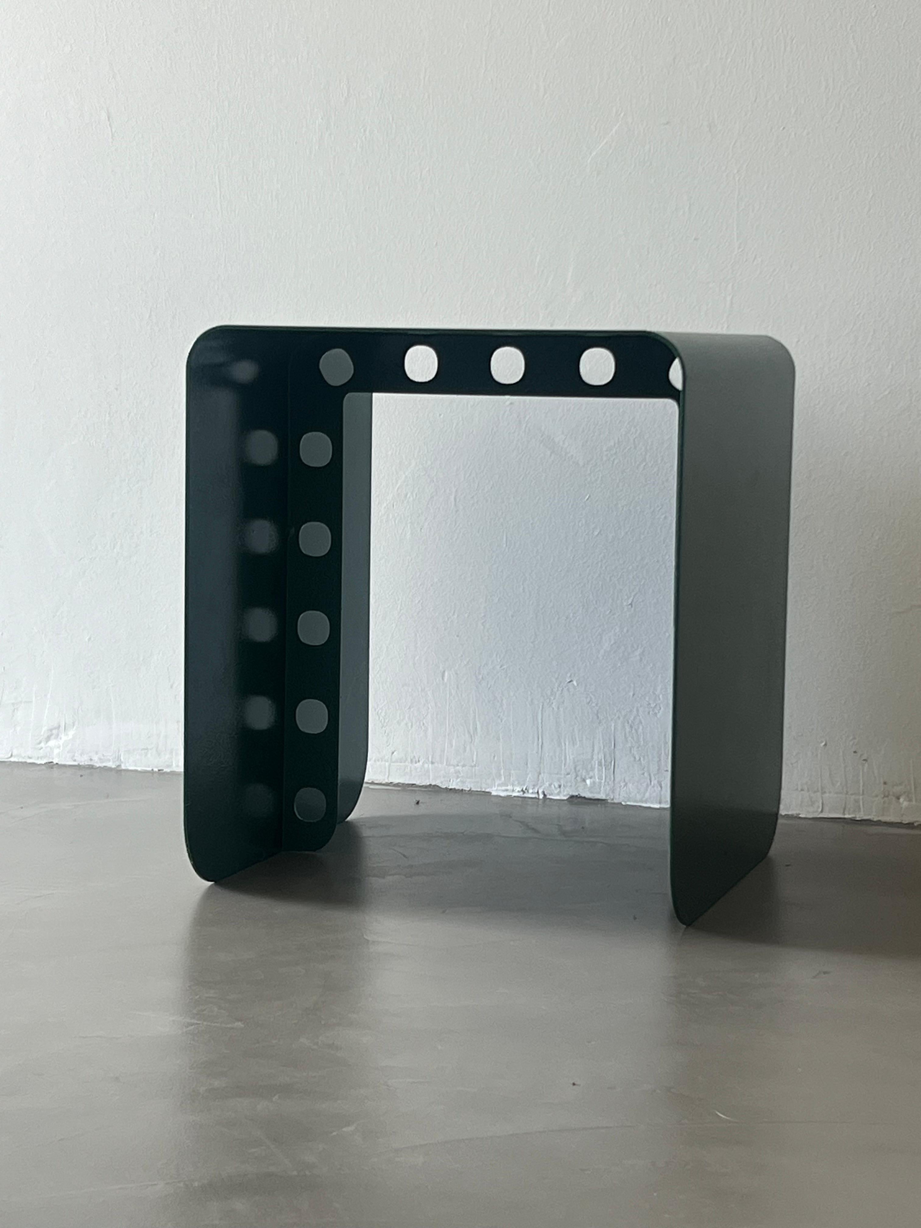 Brutalisme Table d'appoint Spinzi Meccano, tabouret brutaliste, pièce de collection unique, fabriquée en Italie en vente