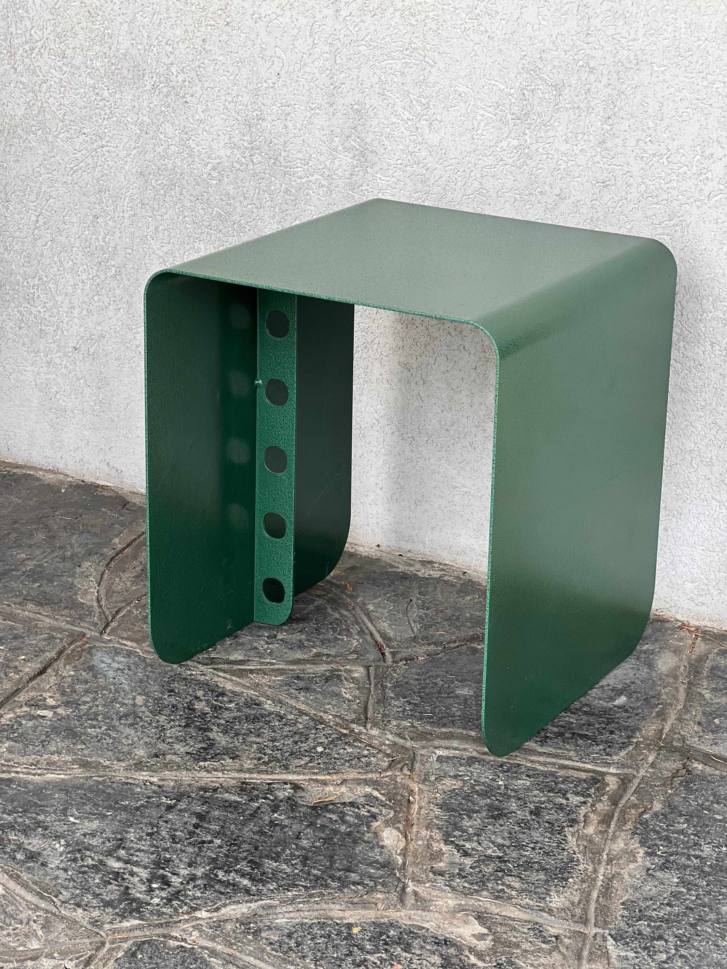 italien Table d'appoint Spinzi Meccano, tabouret brutaliste, pièce de collection unique, fabriquée en Italie en vente