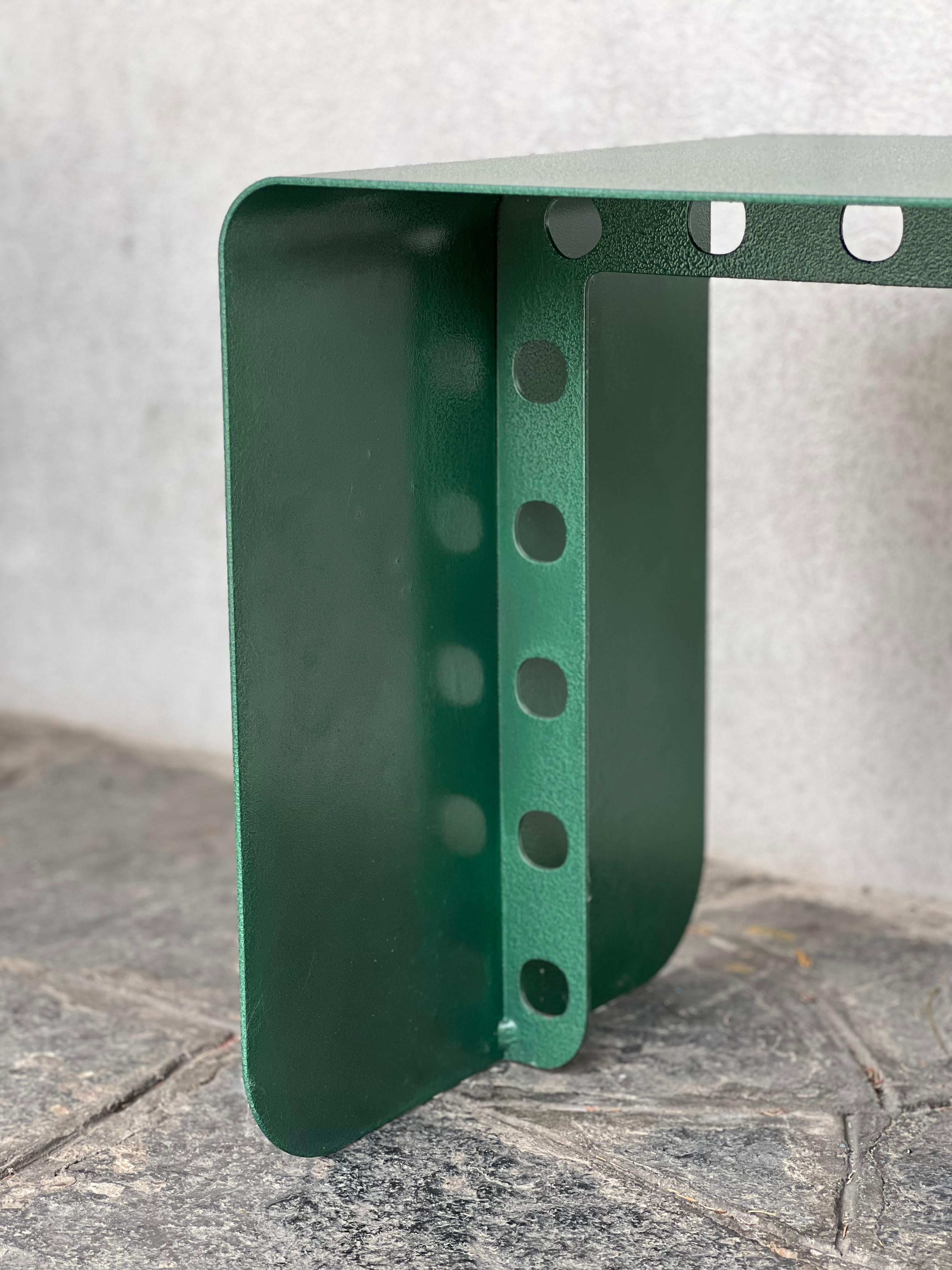 Table d'appoint Spinzi Meccano, tabouret brutaliste, pièce de collection unique, fabriquée en Italie en vente 1