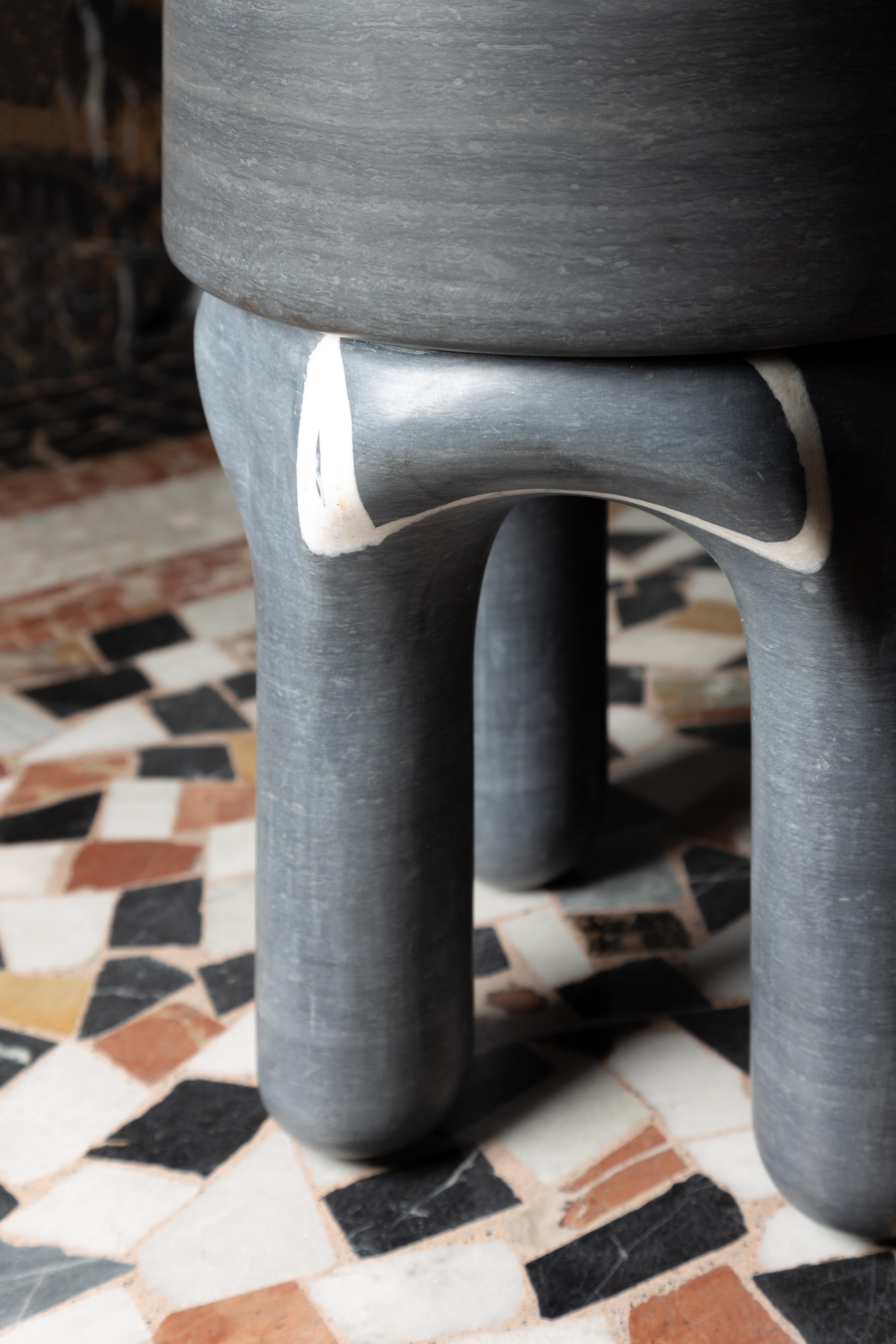 Sculptural Side Table in Marble - Italian Collectible Design In New Condition In Milano, IT