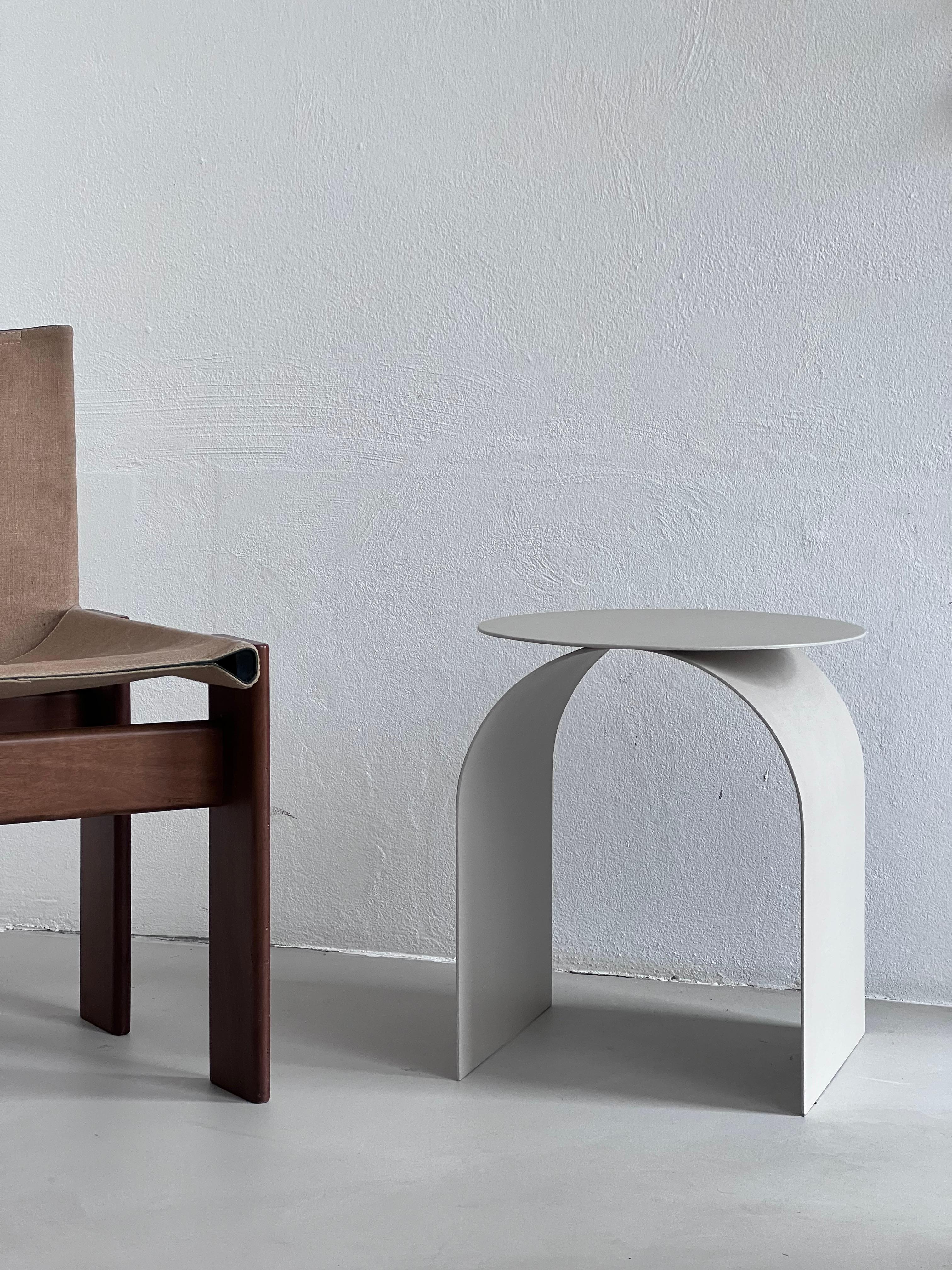 italien Spinzi Palladium Contemporary Sculptural Side Table, Organic Urban Wabi Finish en vente