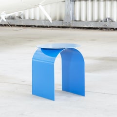 Contemporary Spinzi Palladium metal side table in Electric Blue with round top