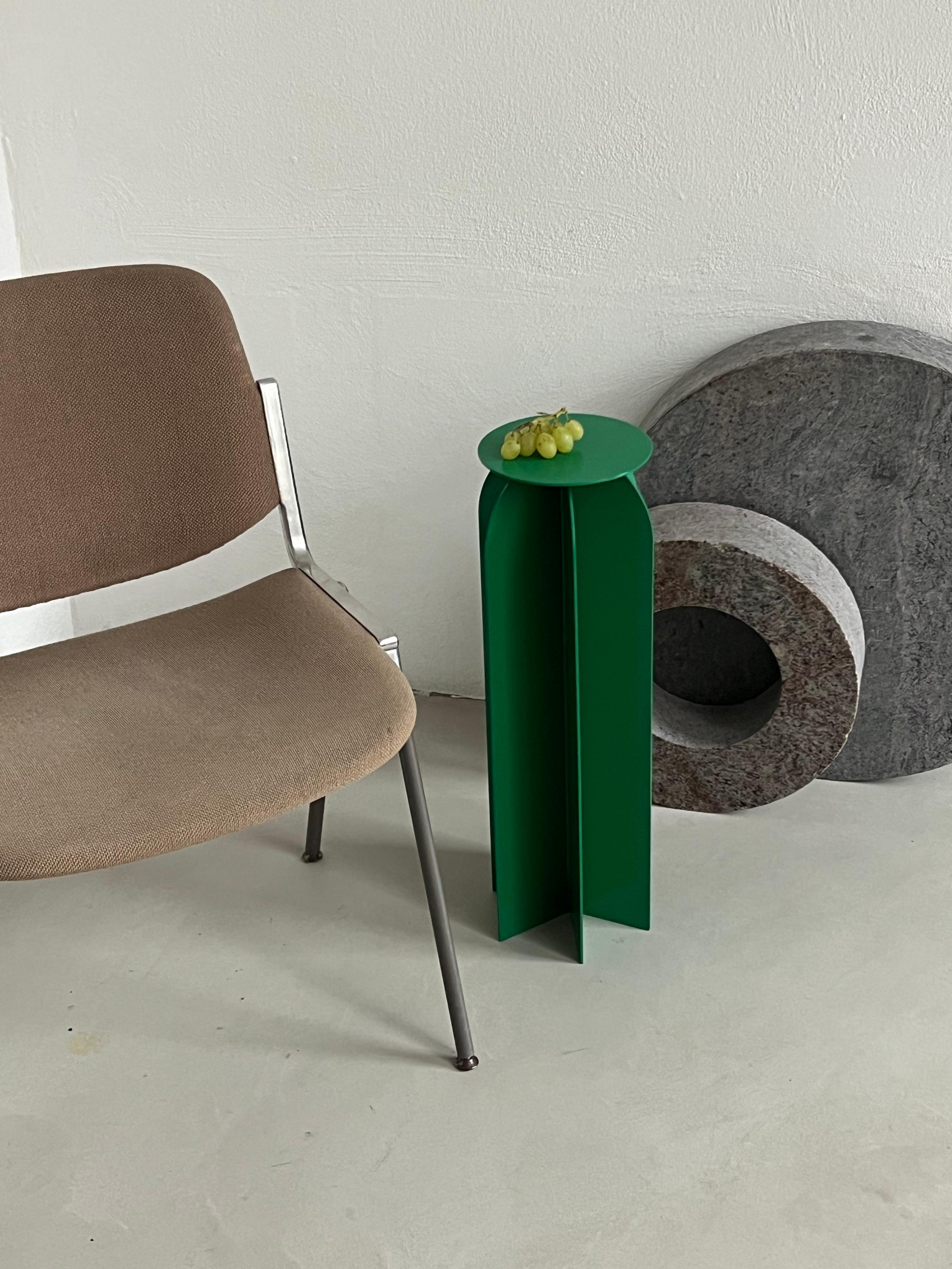 Poudré Table d'appoint Spinzi Palladium Rocket, vert vif, design de collection en vente