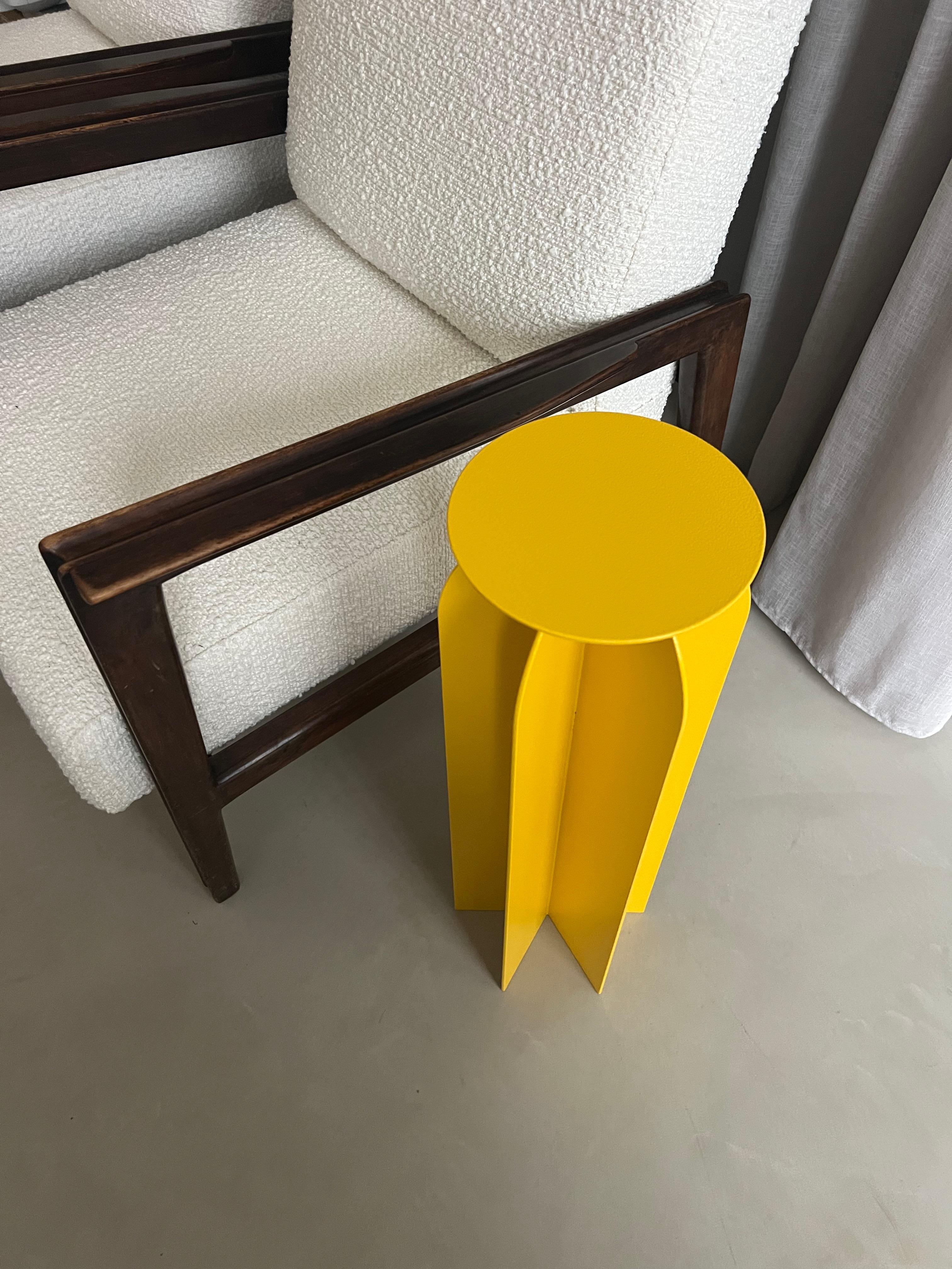 Table d'appoint Spinzi Palladium Rocket jaune vif, design de collection en vente 3