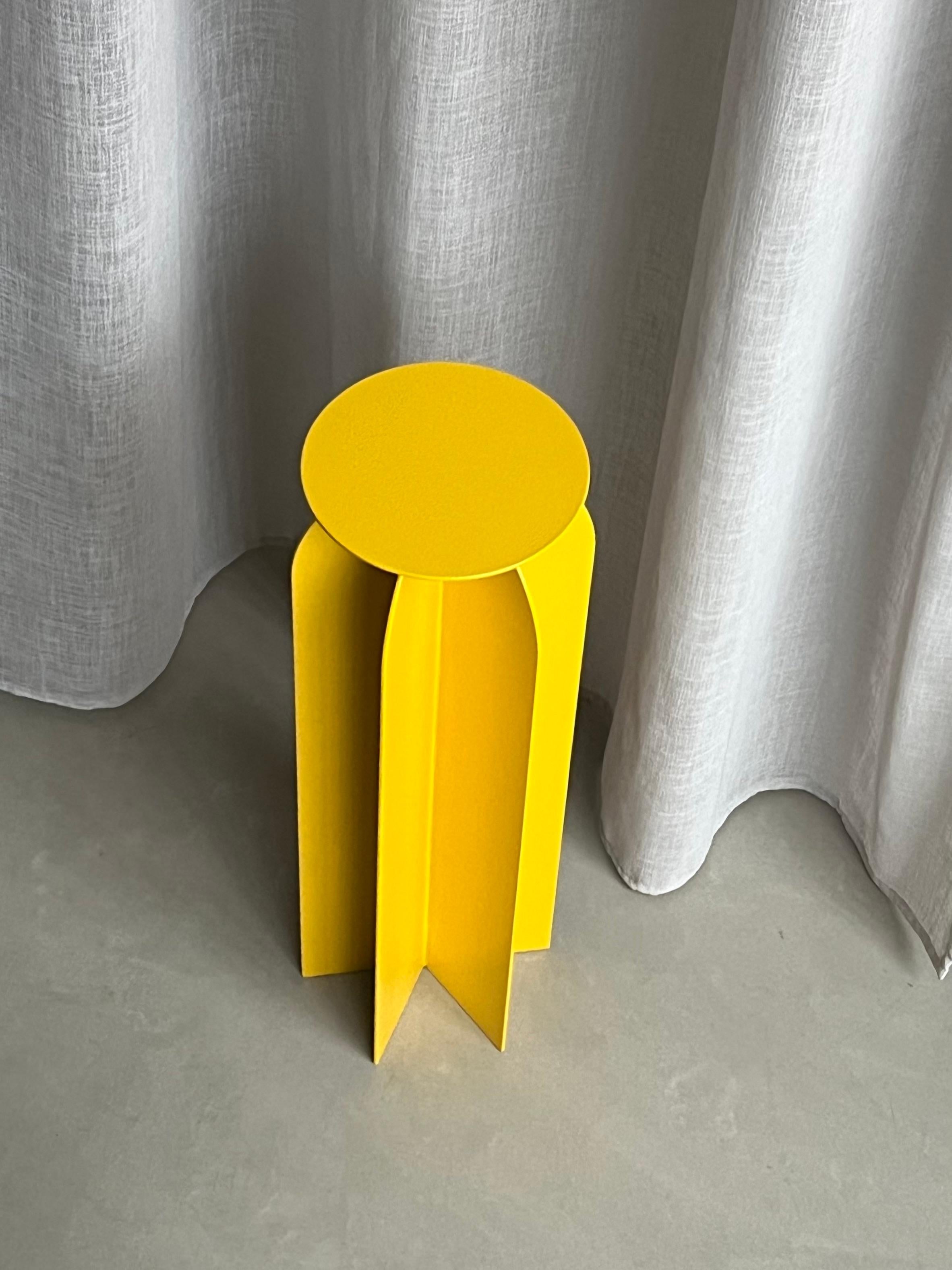 Spinzi Palladium Rocket Beistelltisch, leuchtend gelb, Sammlerstück Design (Moderne) im Angebot