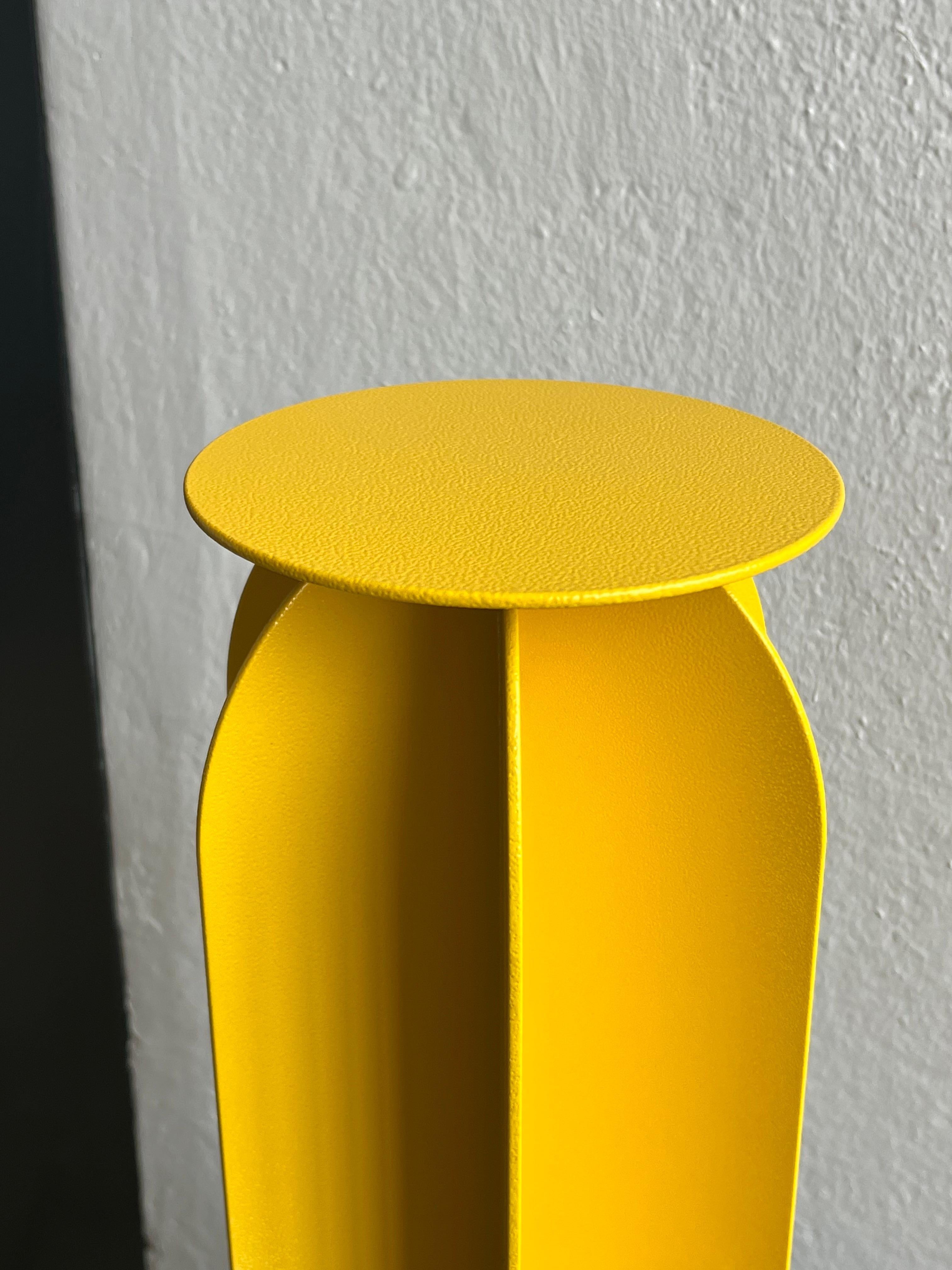 Table d'appoint Spinzi Palladium Rocket jaune vif, design de collection Neuf - En vente à Milano, IT