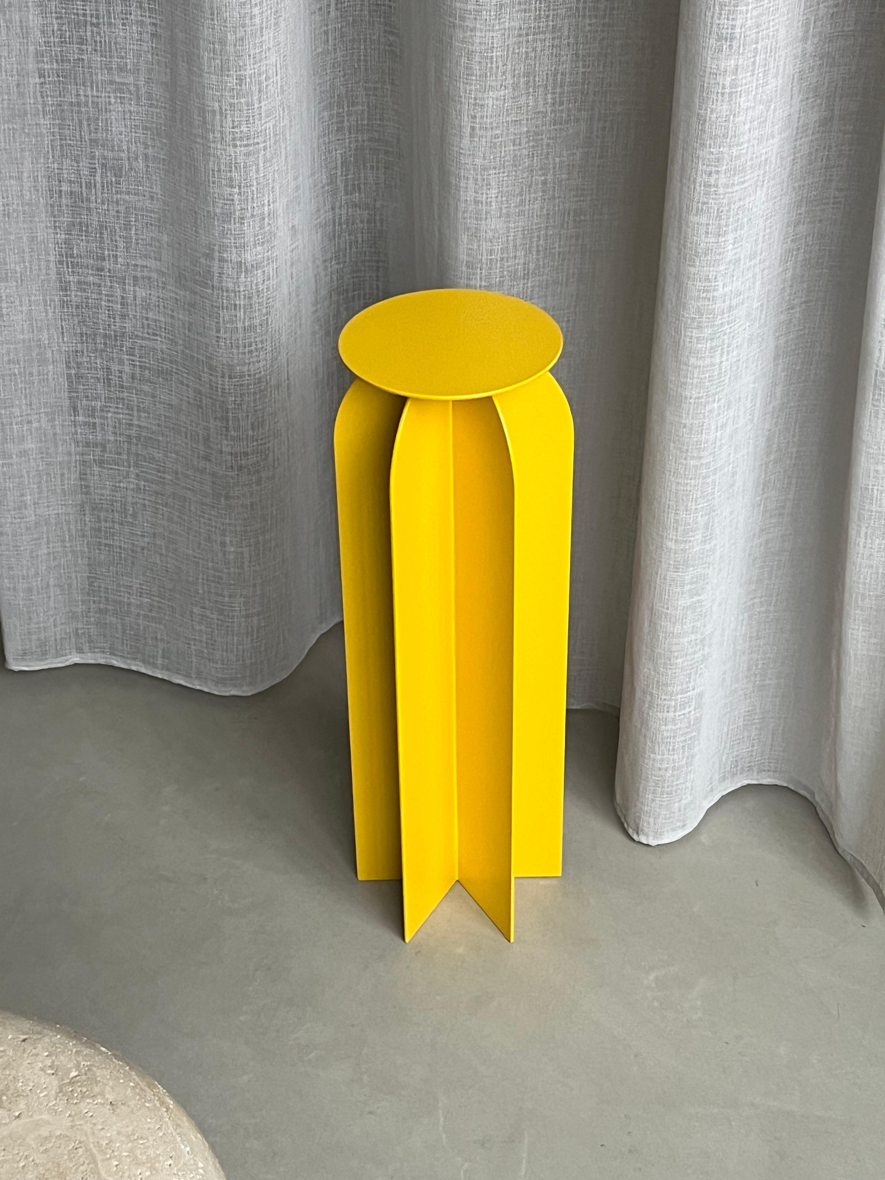 XXIe siècle et contemporain Table d'appoint Spinzi Palladium Rocket jaune vif, design de collection en vente