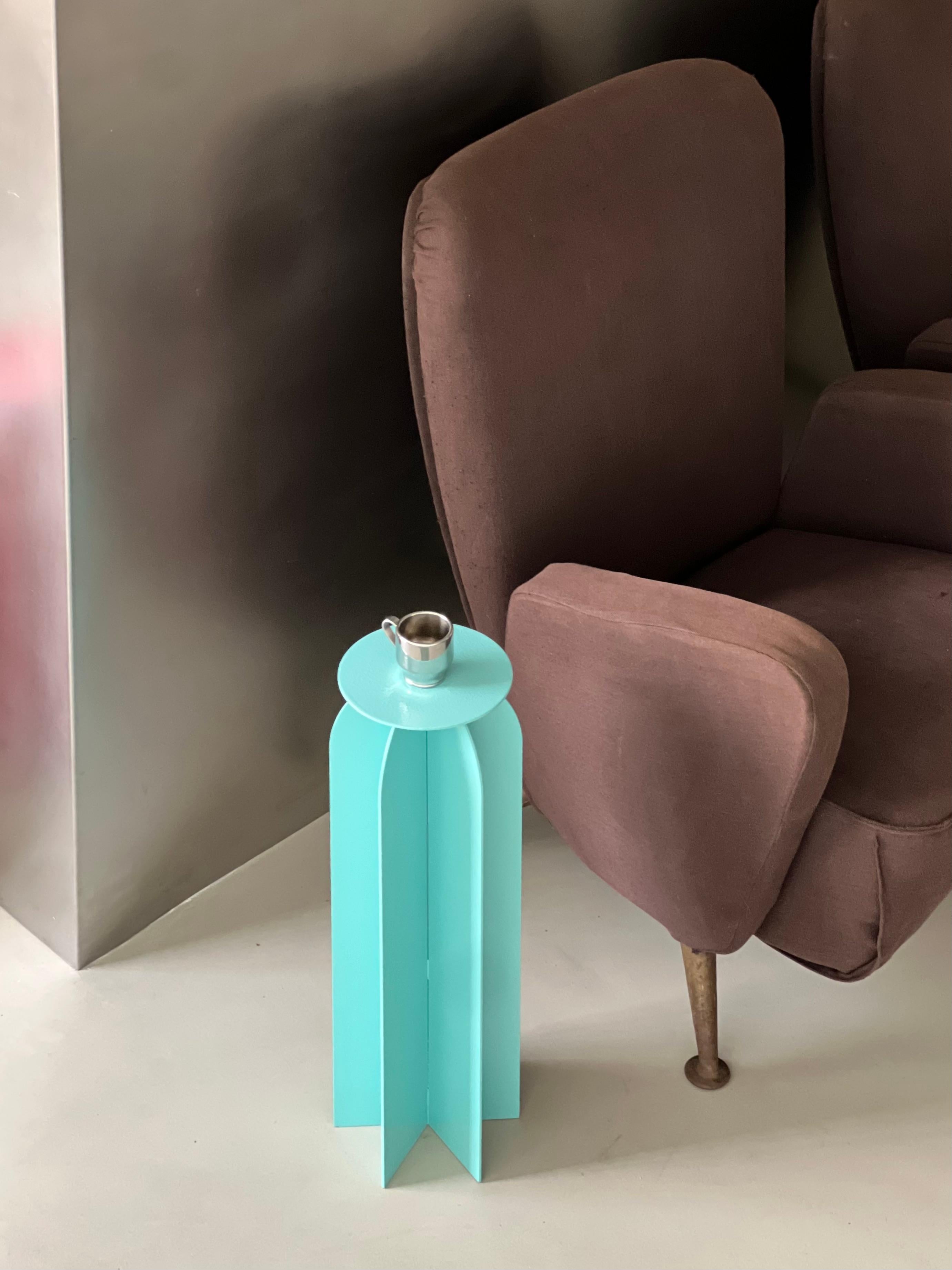 Sculptural Tall Side Table, Arc Cocktail table in Tiffany Blue, By Spinzi en venta 1