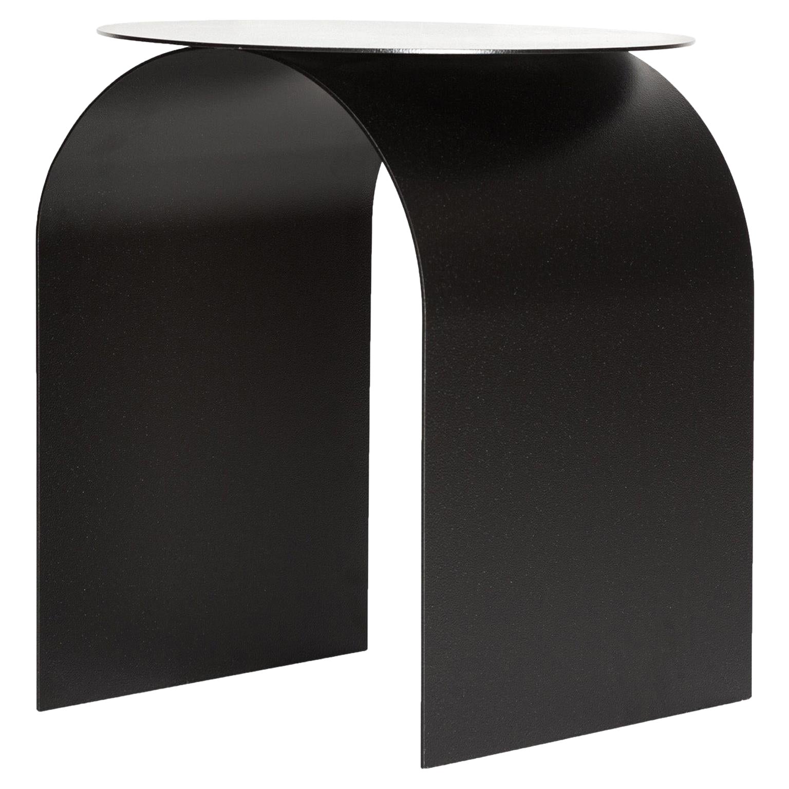 Tavolino scultoreo - Sgabello decorativo - Sgabello architettonico

Progettato dall'Atelier milanese Spinzi, Palladio celebra l'estetica senza tempo dell'architetto del XVI secolo Andrea Palladio. L'eleganza dei suoi archi rotondi è modellata in