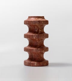 Vase SPIRA 03 en travertin rouge