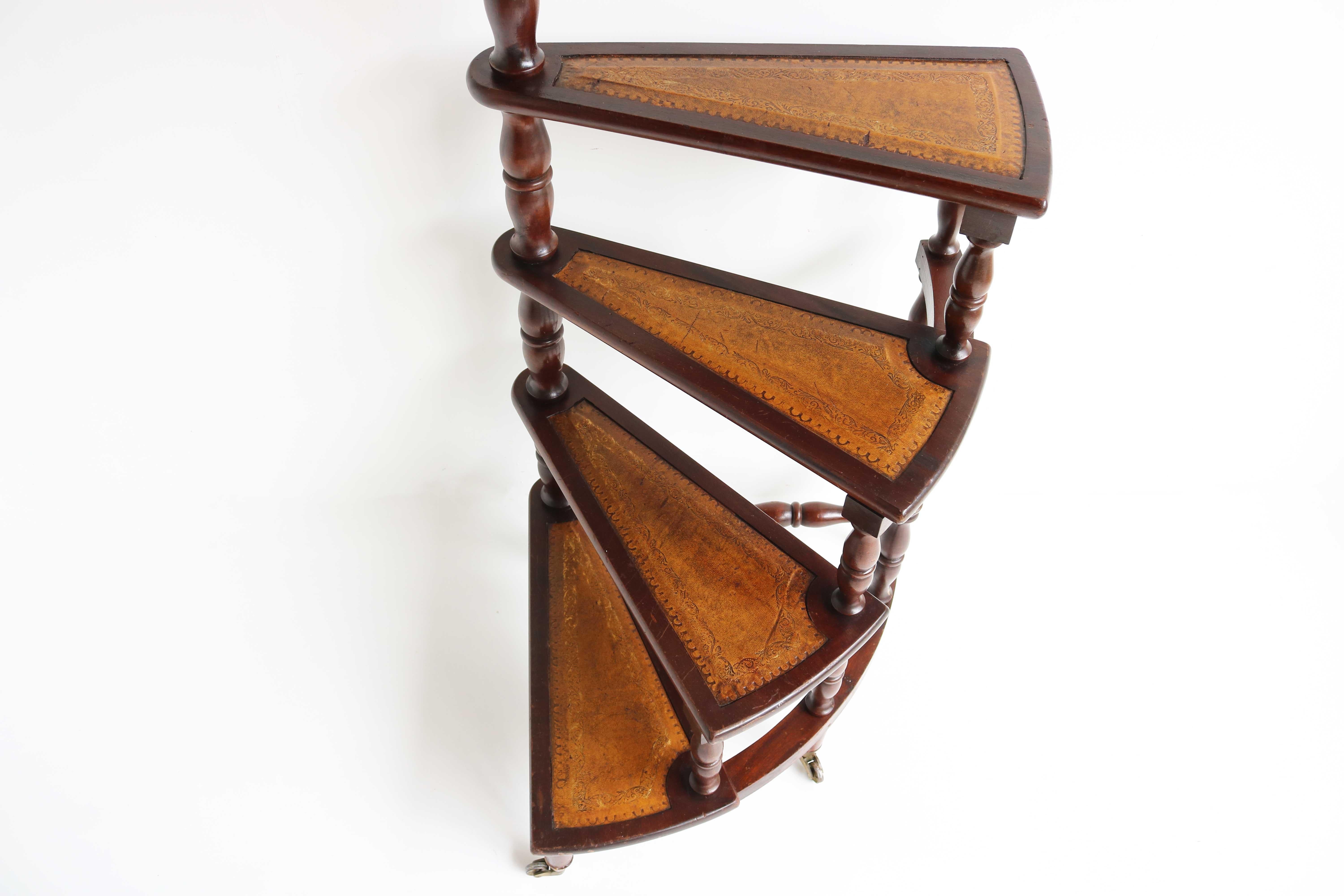 Spiral 4-Step Library Stairs Casters , Wood and Leather Bookcase Ladder , 1960s In Good Condition In Ijzendijke, NL