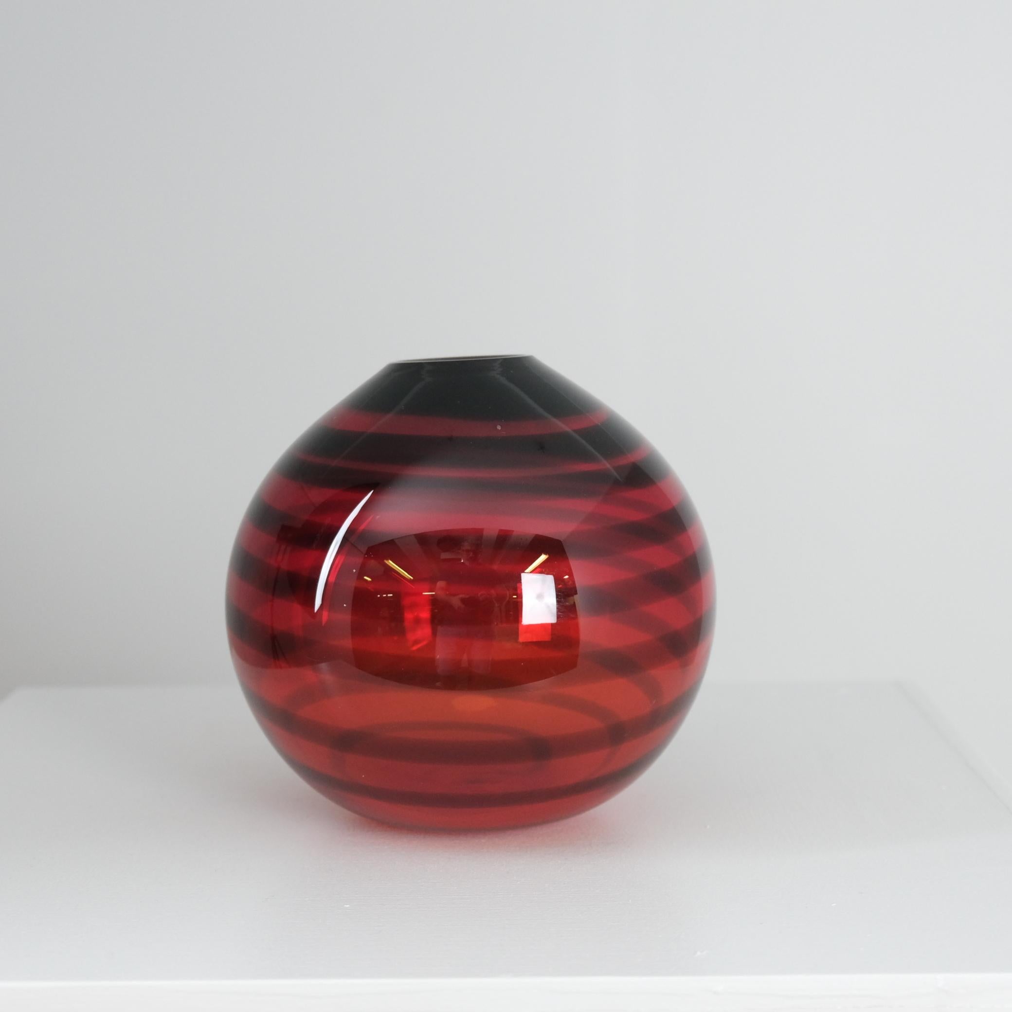 Spiral Ball Vase, Brita Flander for Marimekko, Numbered 2/20, Nuutajärvi 2025 For Sale 3