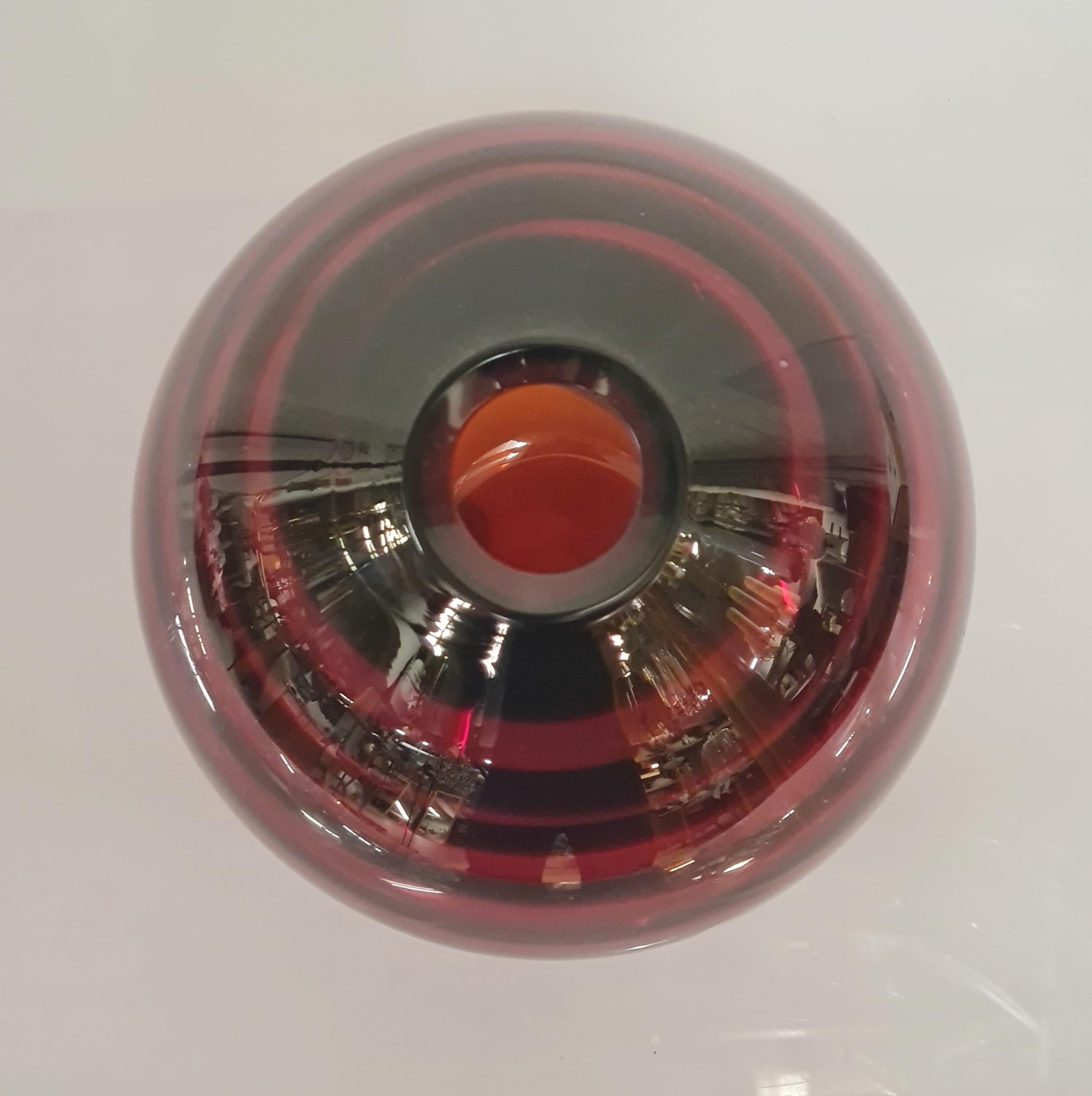 Finlandese Vaso Spiral Ball, Brita Flander per Marimekko, numerato 2/20, Nuutajärvi 2025 in vendita
