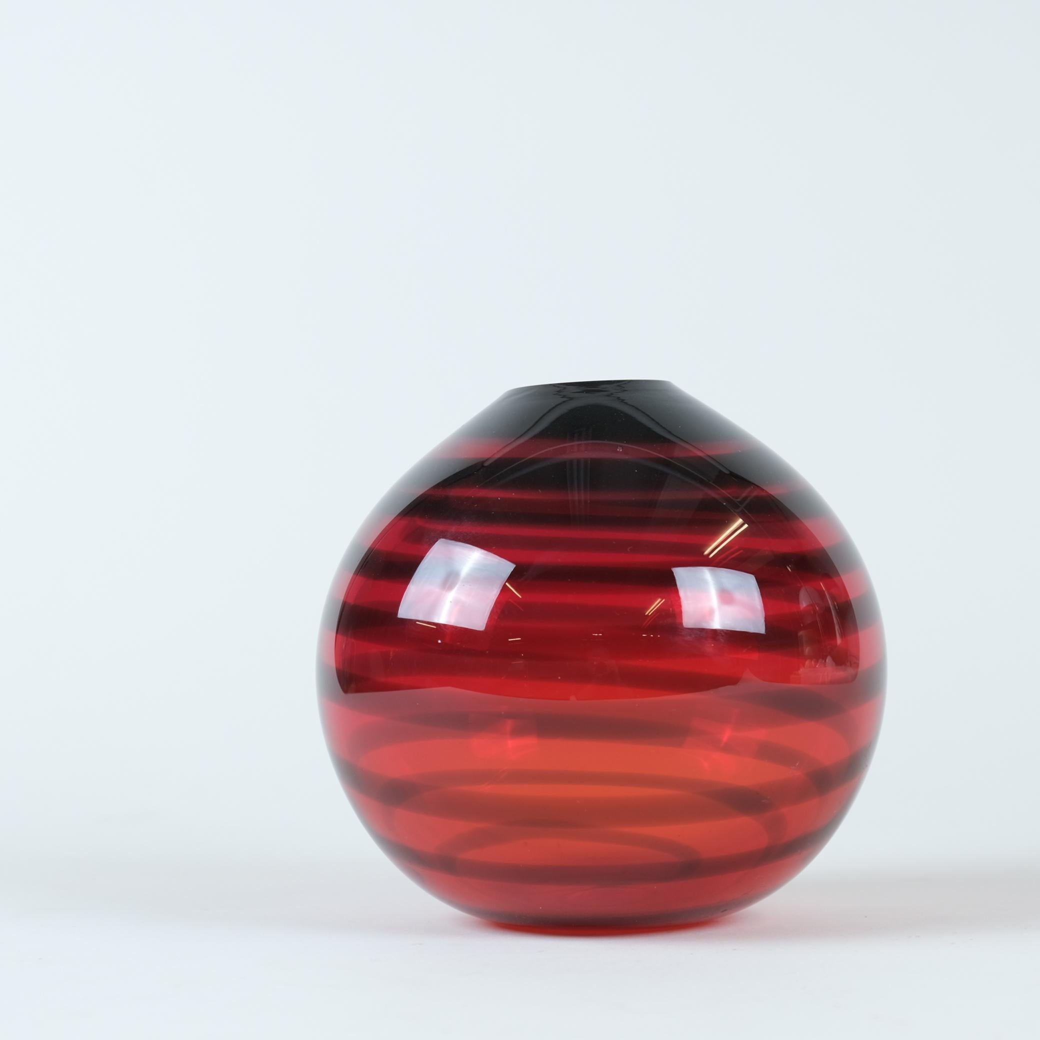 Vaso Spiral Ball, Brita Flander per Marimekko, numerato 2/20, Nuutajärvi 2025 in vendita 1