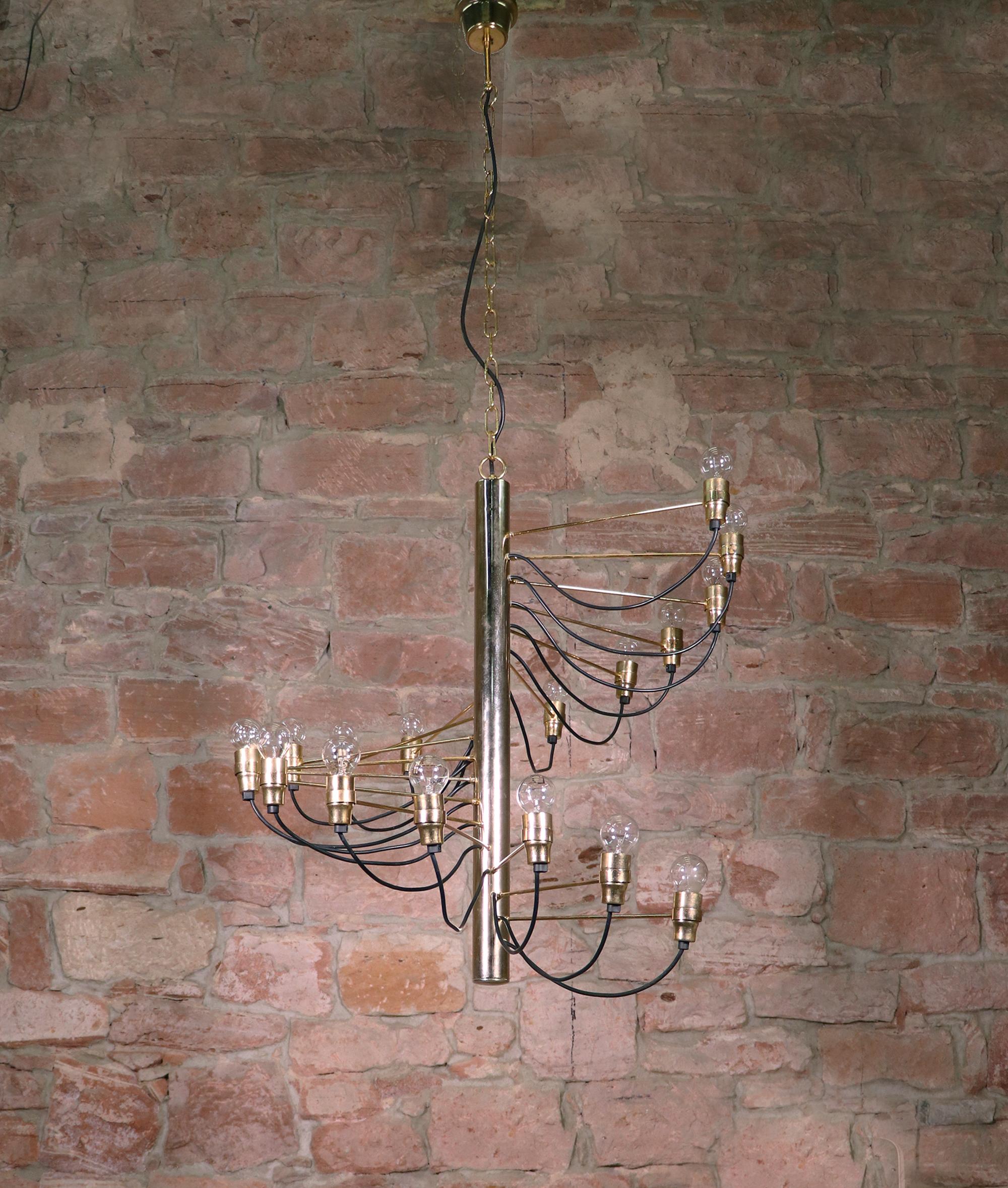 Mid-Century Modern Spiral Brass Chandelier Designed in Italy by Gino Sarfatti, 1950s For Sale