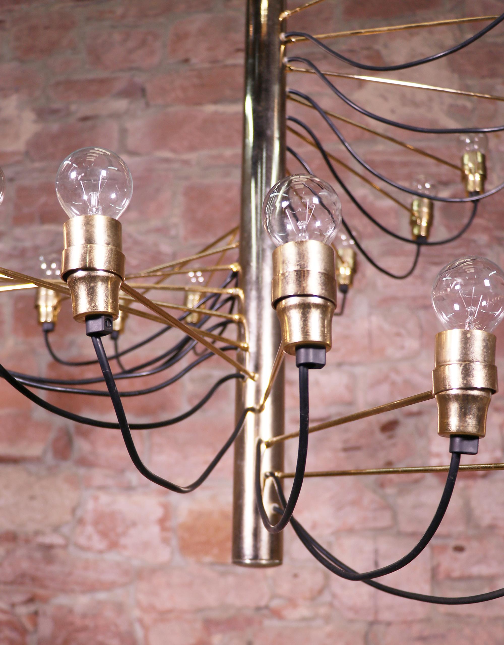 Mid-20th Century Spiral Brass Chandelier Designed in Italy by Gino Sarfatti, 1950s For Sale