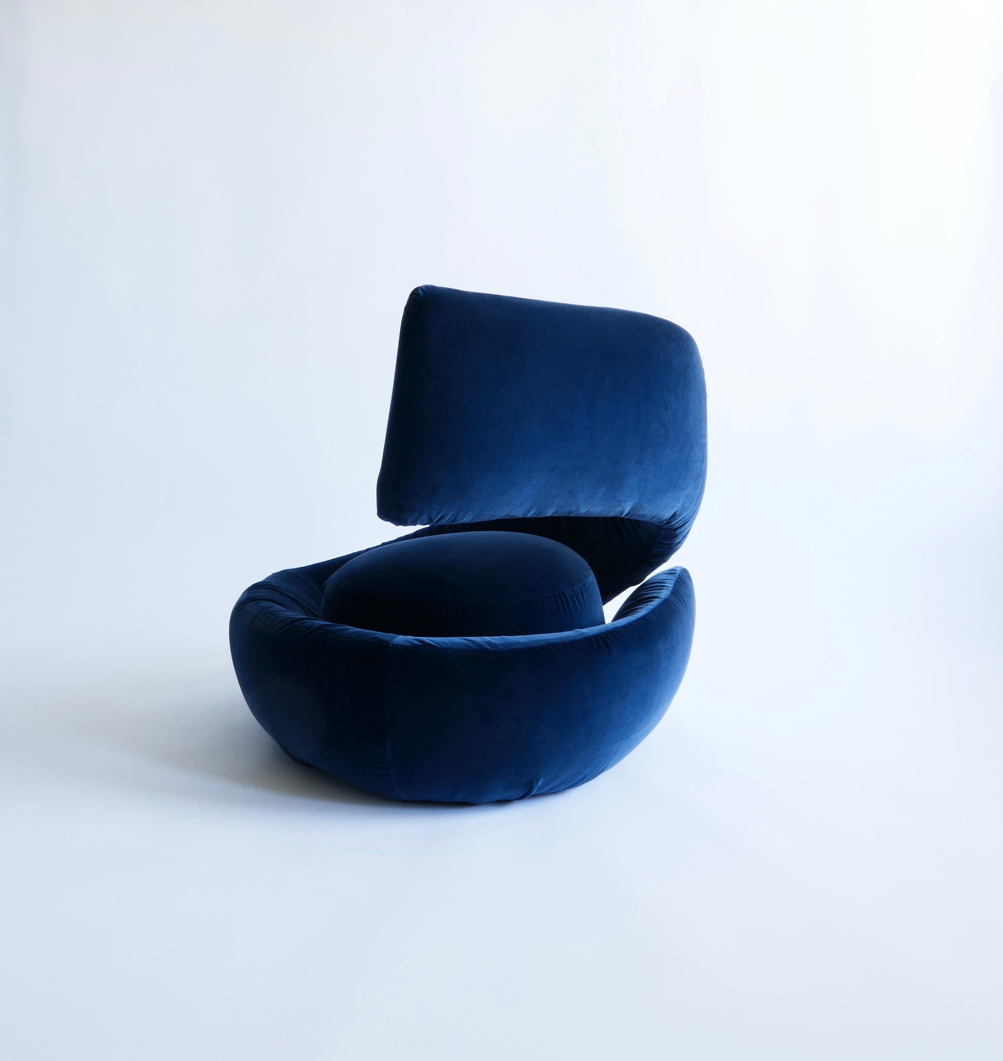 Spiral Chair in Blue Velvet Fabric Attributed to Marzio Cecchi, Italy, 1970s In Good Condition In London, GB