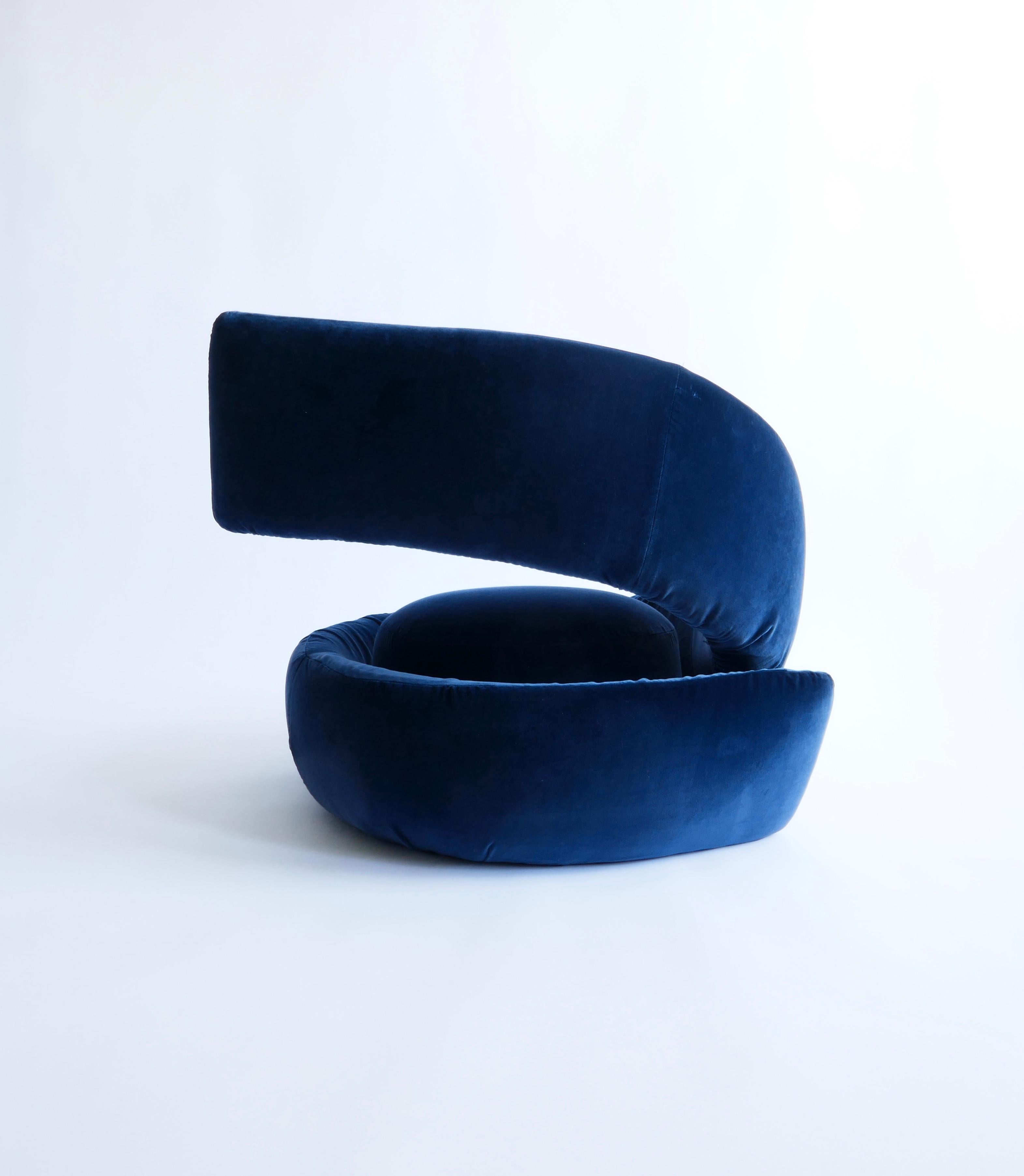 Late 20th Century Spiral Chair in Blue Velvet Fabric Attributed to Marzio Cecchi, Italy, 1970s