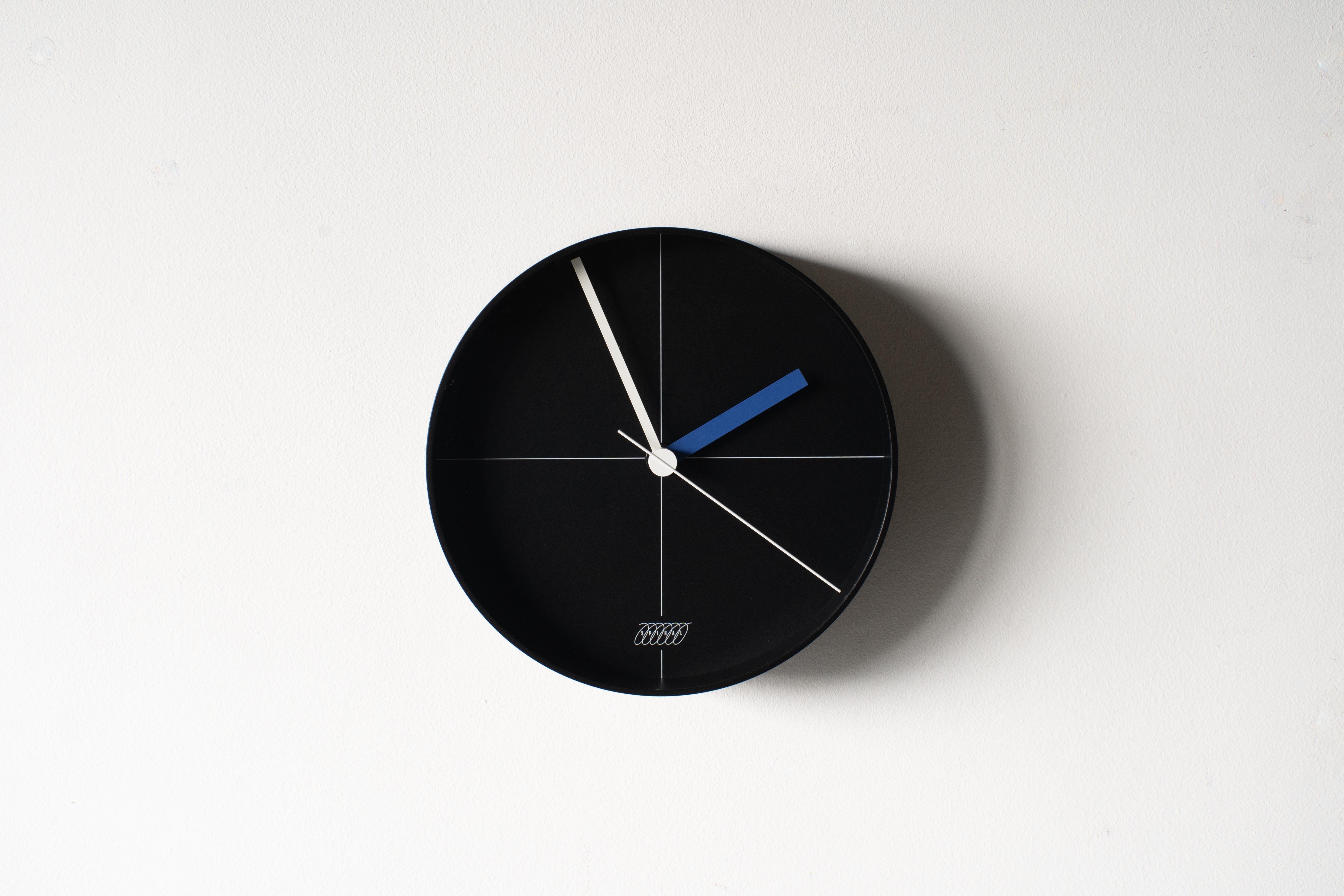 Minimaliste Horloge en spirale B #3 noir Shiro Kuramata Zen minimaliste postmoderne japonais en vente