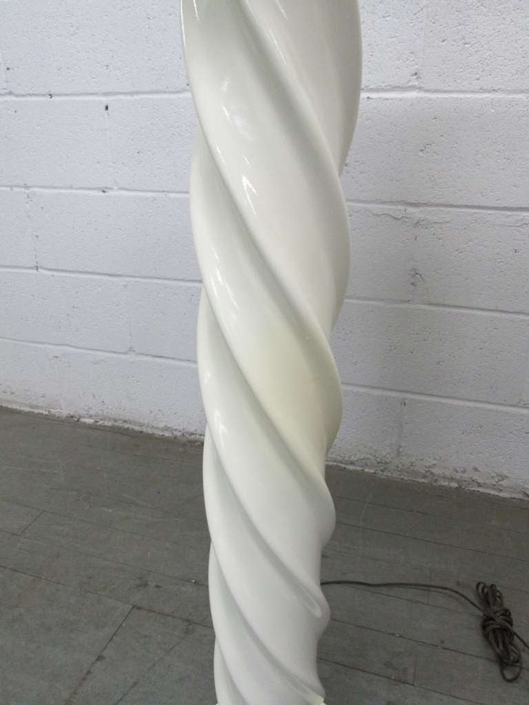 Spiral, metal floor lamp with an off-white or light yellow blended heavy lacquered finish. Nice look for a modern interior. Style of Michael Taylor.
Shade not included.
Measures: 62.5 height, base 9.25 in diameter.