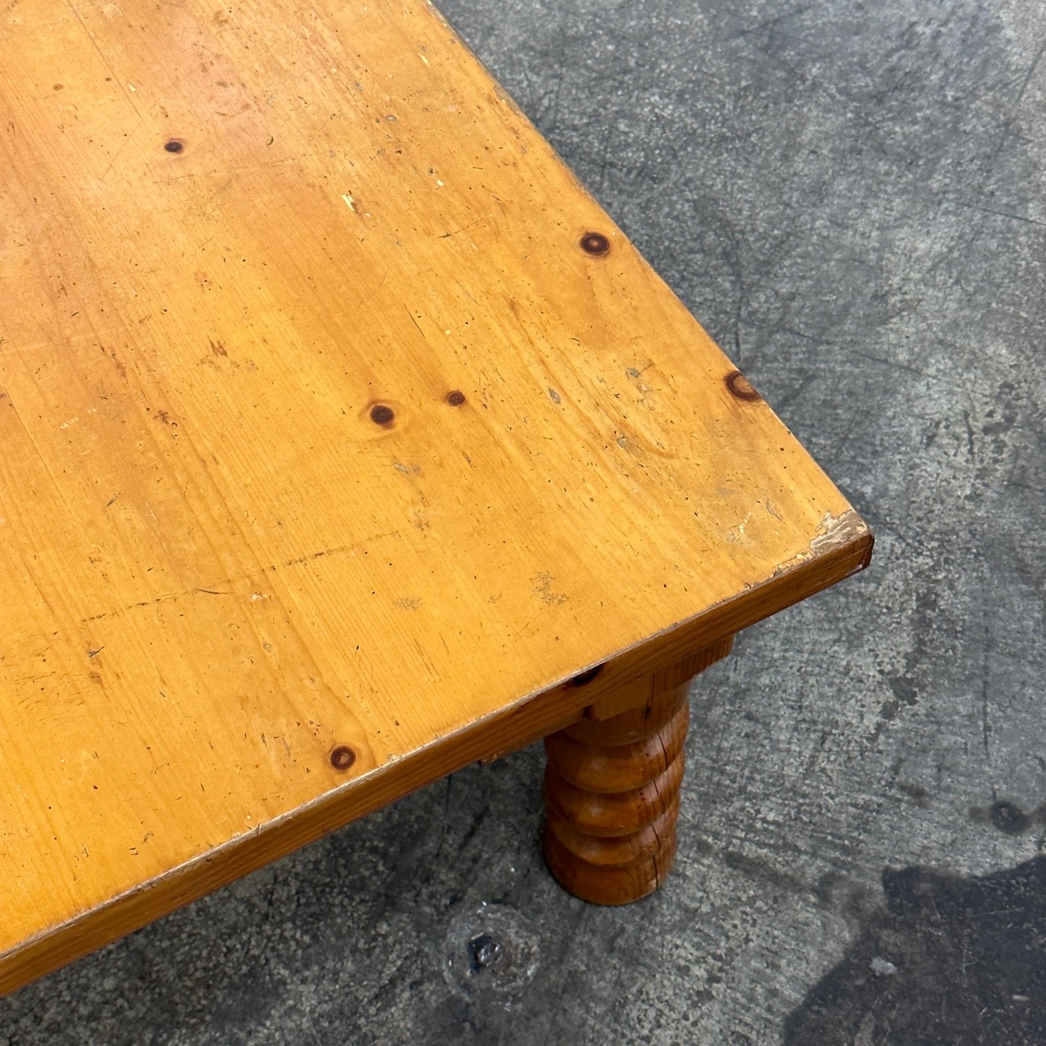 American Spiral Leg Folk Art Coffee Table by Lane For Sale