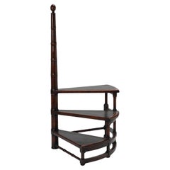 Spiralförmige Bibliothekstreppe