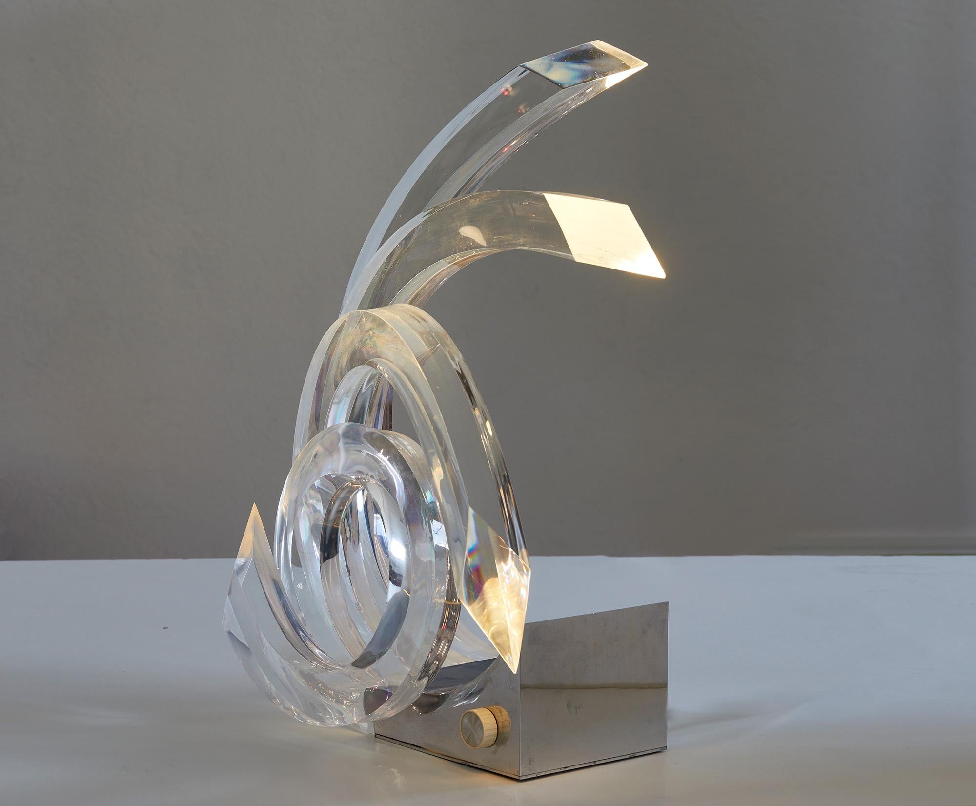 Spiral-Tischlampe aus Lucite und verchromtem Metall von Gaetano Missaglia, Italien 1968 (Mitte des 20. Jahrhunderts) im Angebot