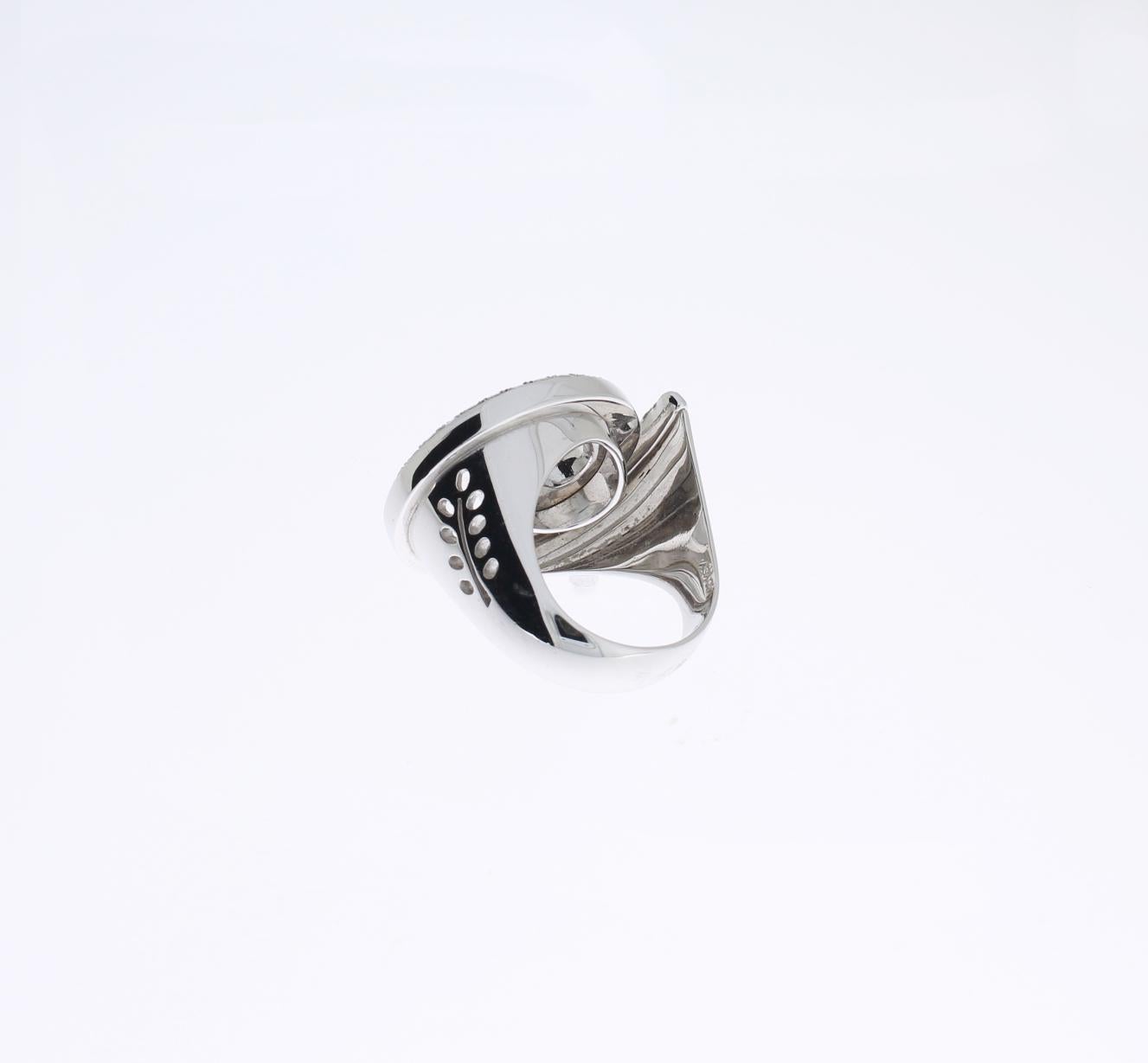 Spirale Pavé Diamant 18K Weißgold Ring im Zustand „Hervorragend“ im Angebot in Berlin, DE