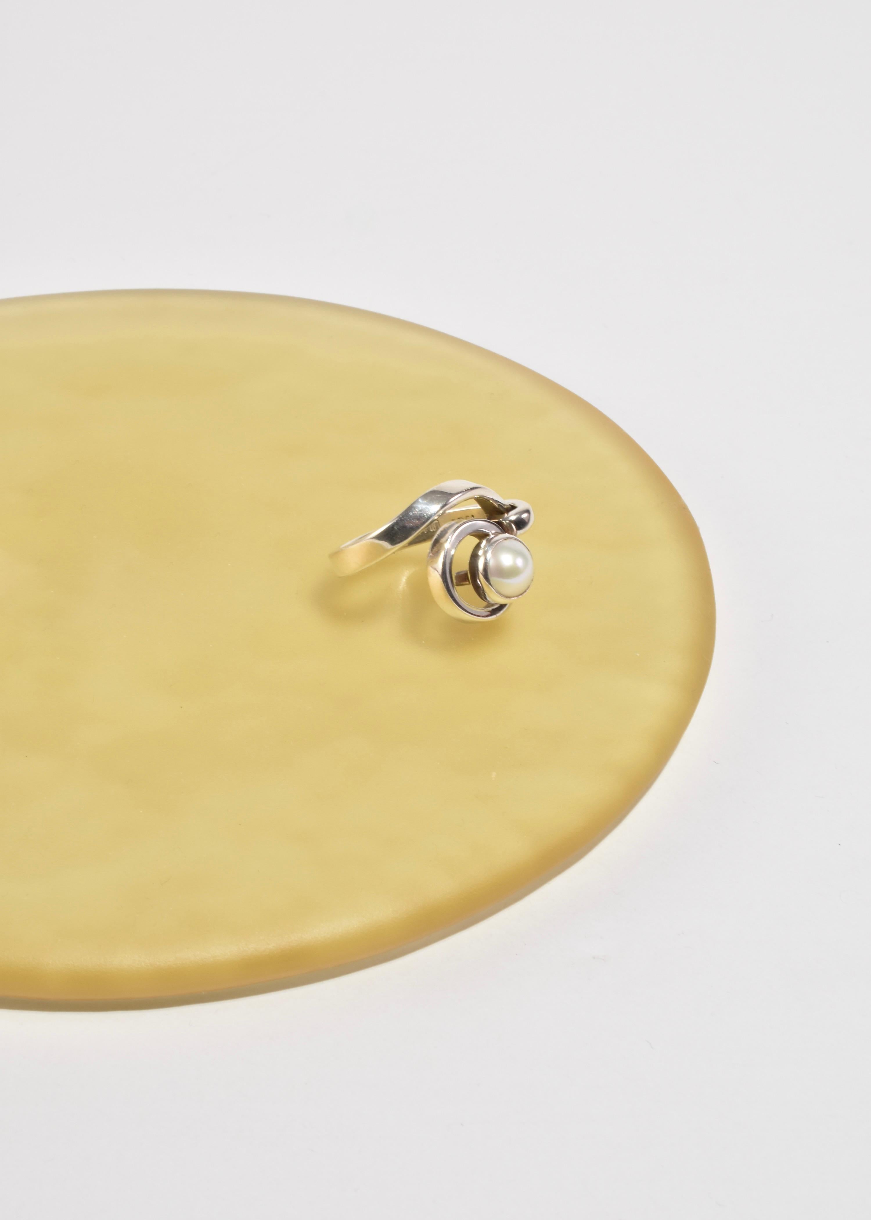 Spiral Pearl Ring In Good Condition For Sale In Richmond, VA