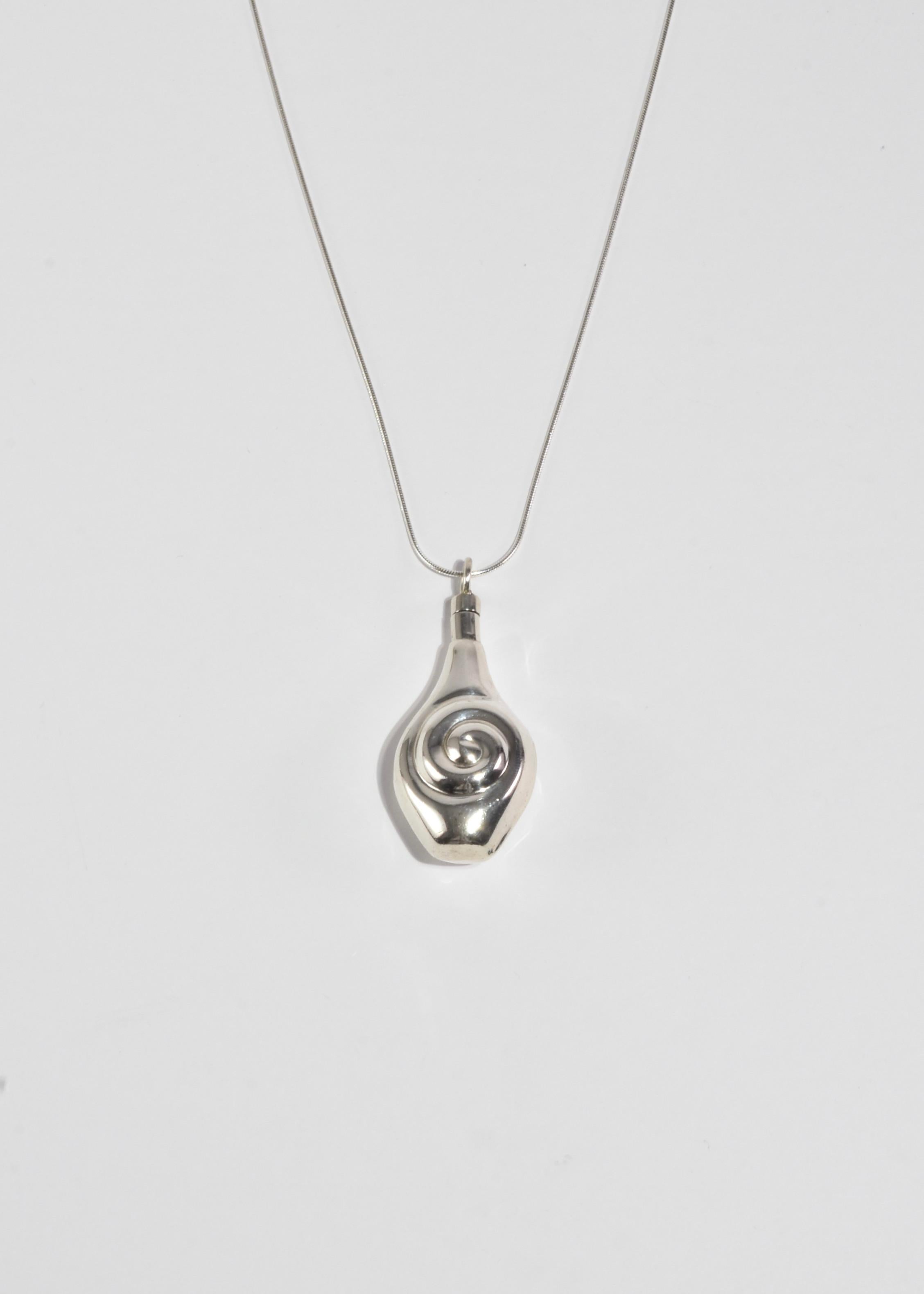 Spiral Perfume Pendant Necklace In Good Condition In Richmond, VA