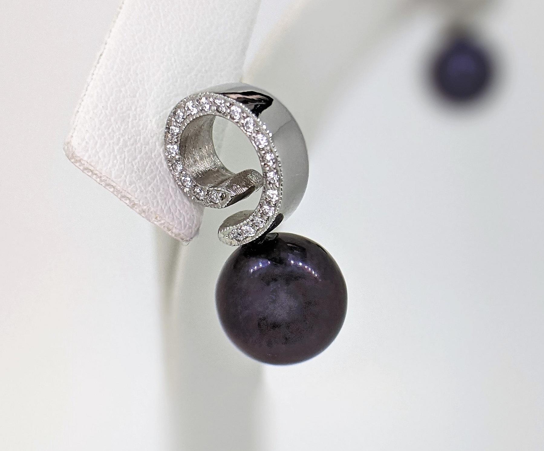 For you pearl lover out there - this pair of Cirrus black pearl earrings will make you swoon! The pearls are 10mm each and have a lustrous glow. The 14k gold Cirrus spiral is unique in it's textures and special sparkle....   Along one side of each