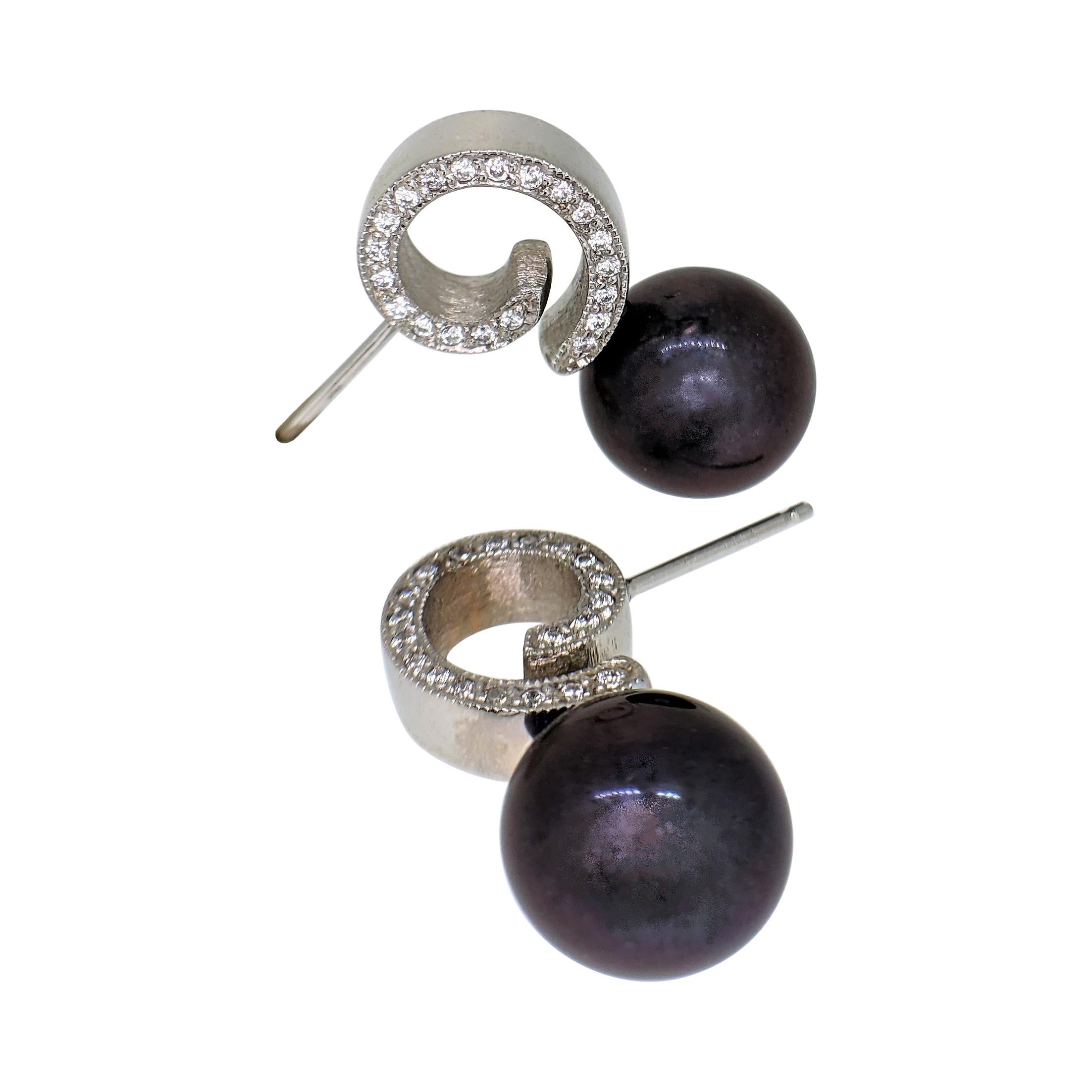 Spiral Post Earring in 14k White Gold with Black Freshwater Pearl & Diamonds For Sale
